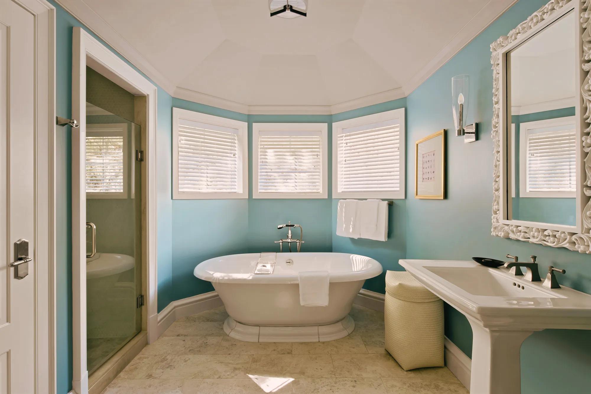 Ocean view queen bathroom