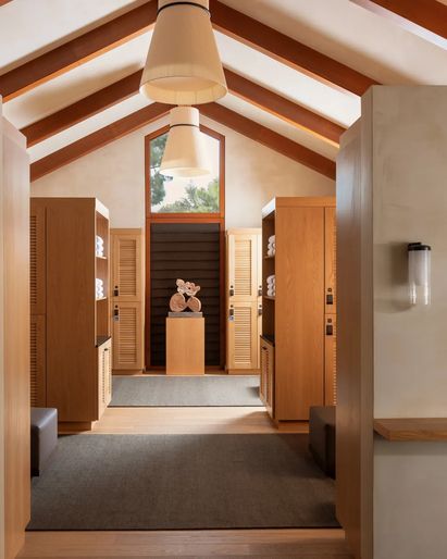 FACILITIES ASAYASPA LOCKEROOM
