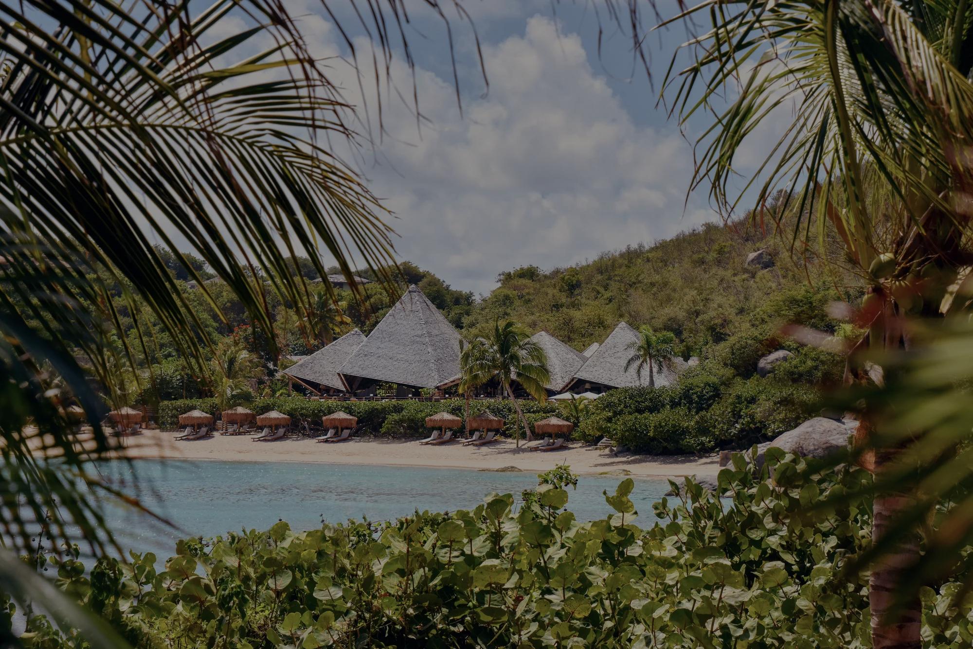 Manicured gardens and two idyllic pool decks provide picturesque outdoor options for cocktail receptions and soirees. 