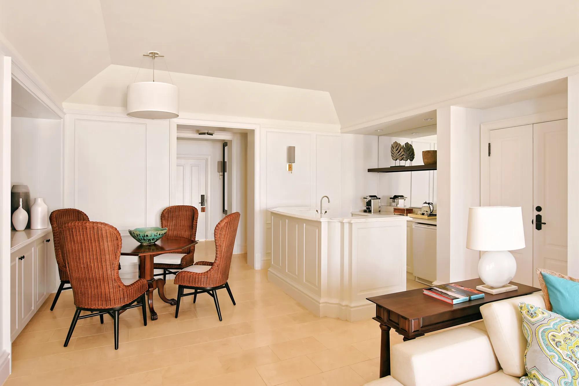 Harbour View Suite Dining area