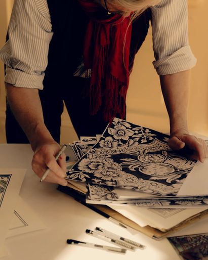 Blut und Blume: Ein Atelier für dekorative Malerei