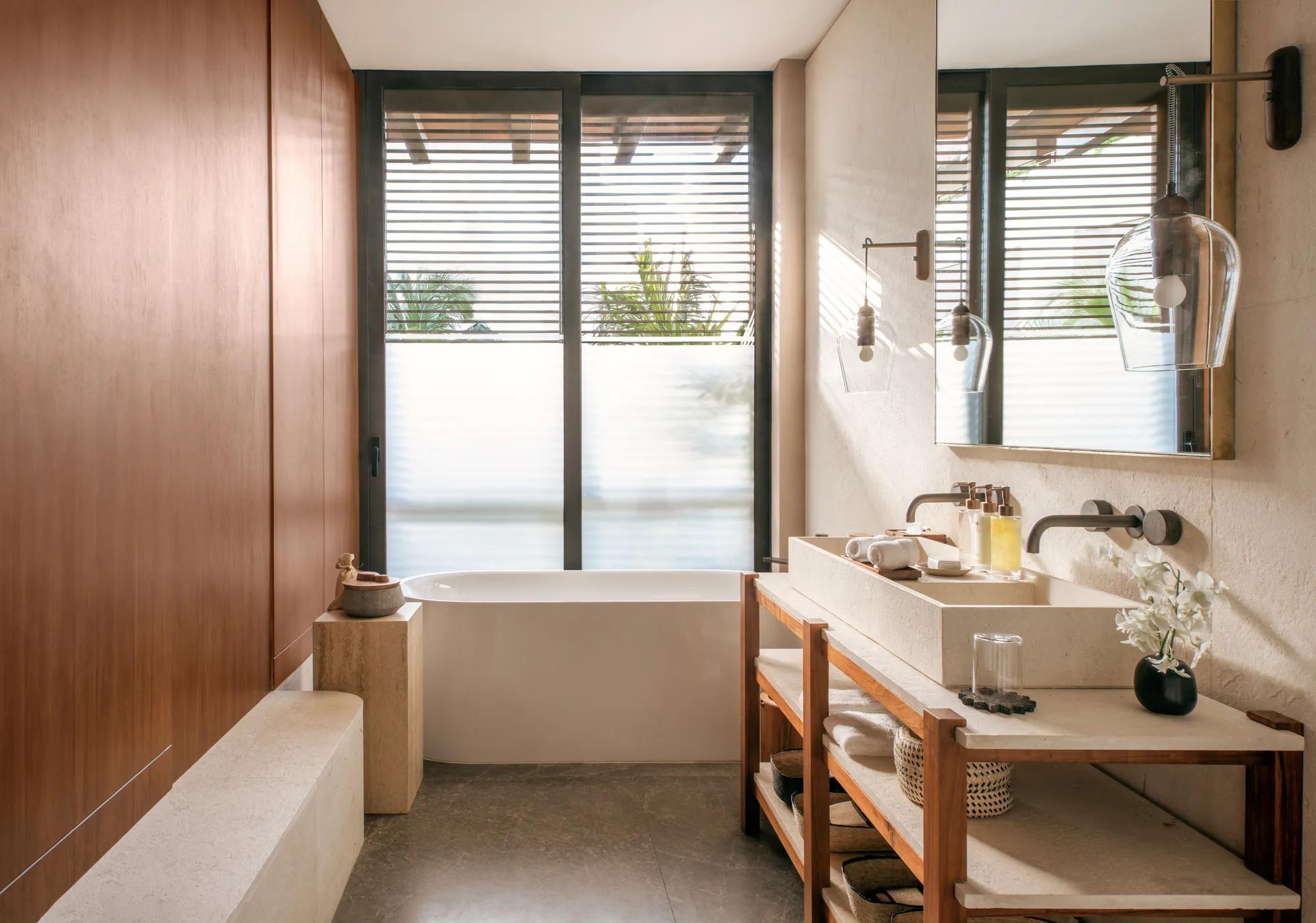 Beachfront Six Bedroom Villa