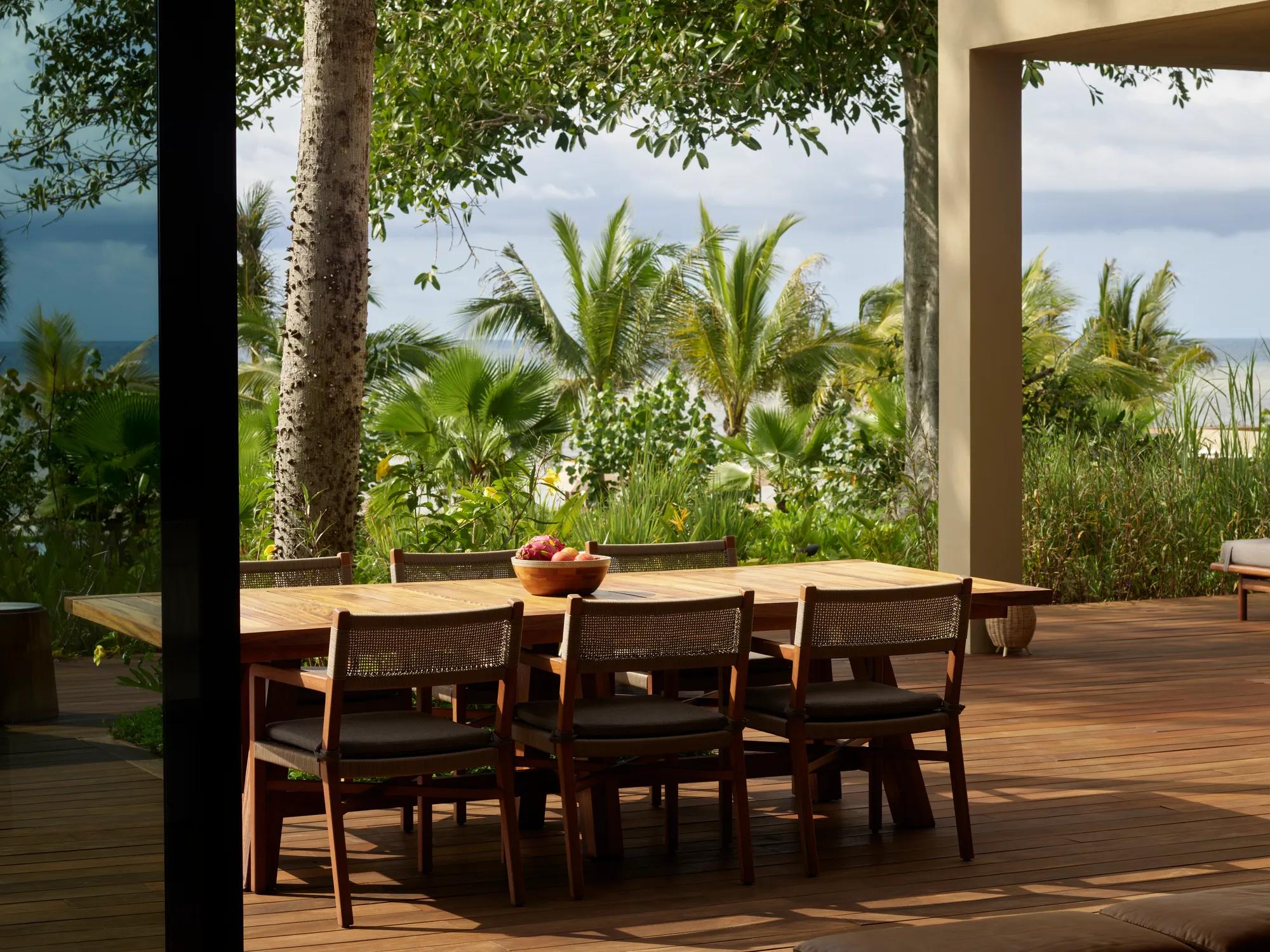 RWMDR_Facilities_Accommodations_Suite_Poolside-Villa_Terrace_Dining-Table