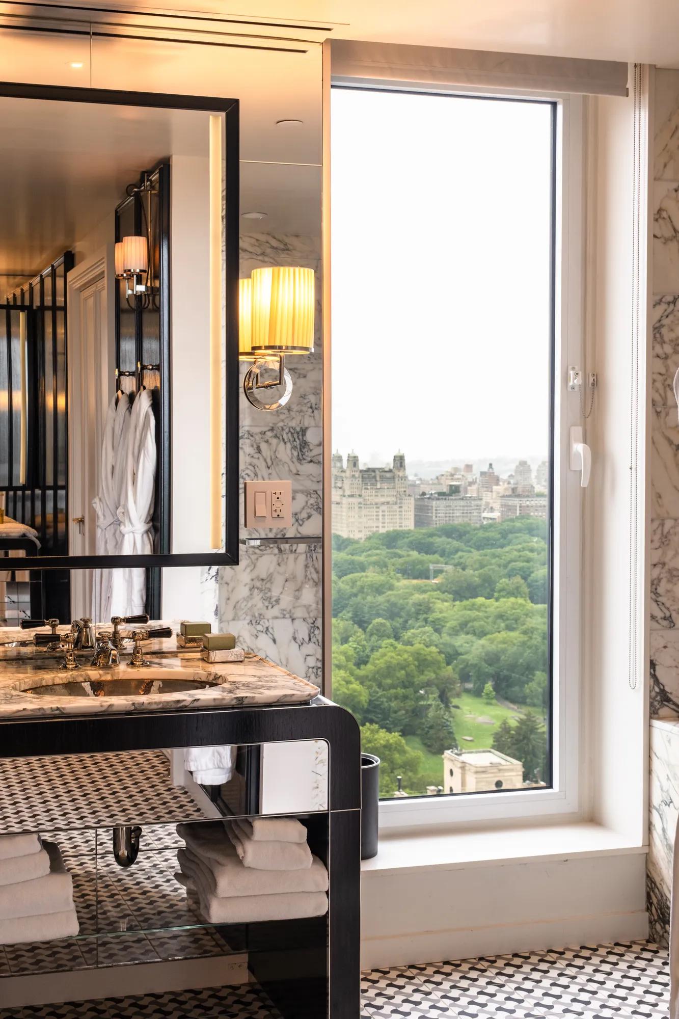 Accommodations S M PremierRoomBathroom