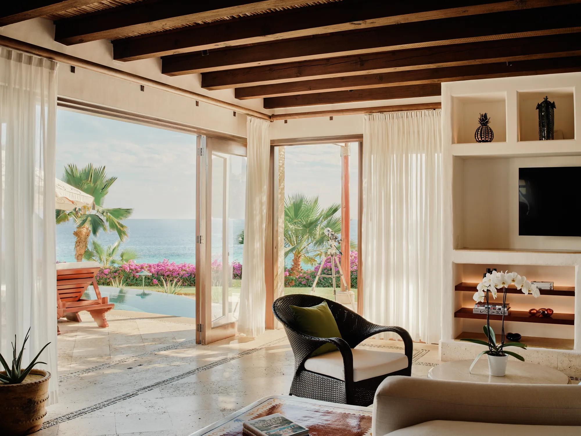 Hotel Villa Oceanfront Night