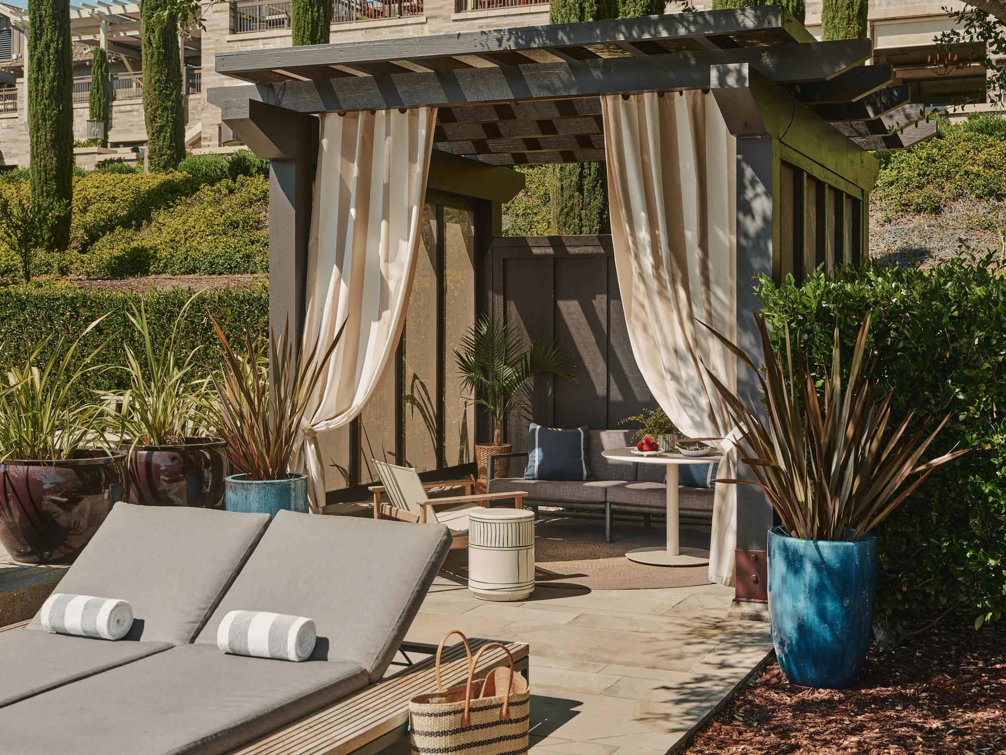 Facilities Cabana Pool DayShot2