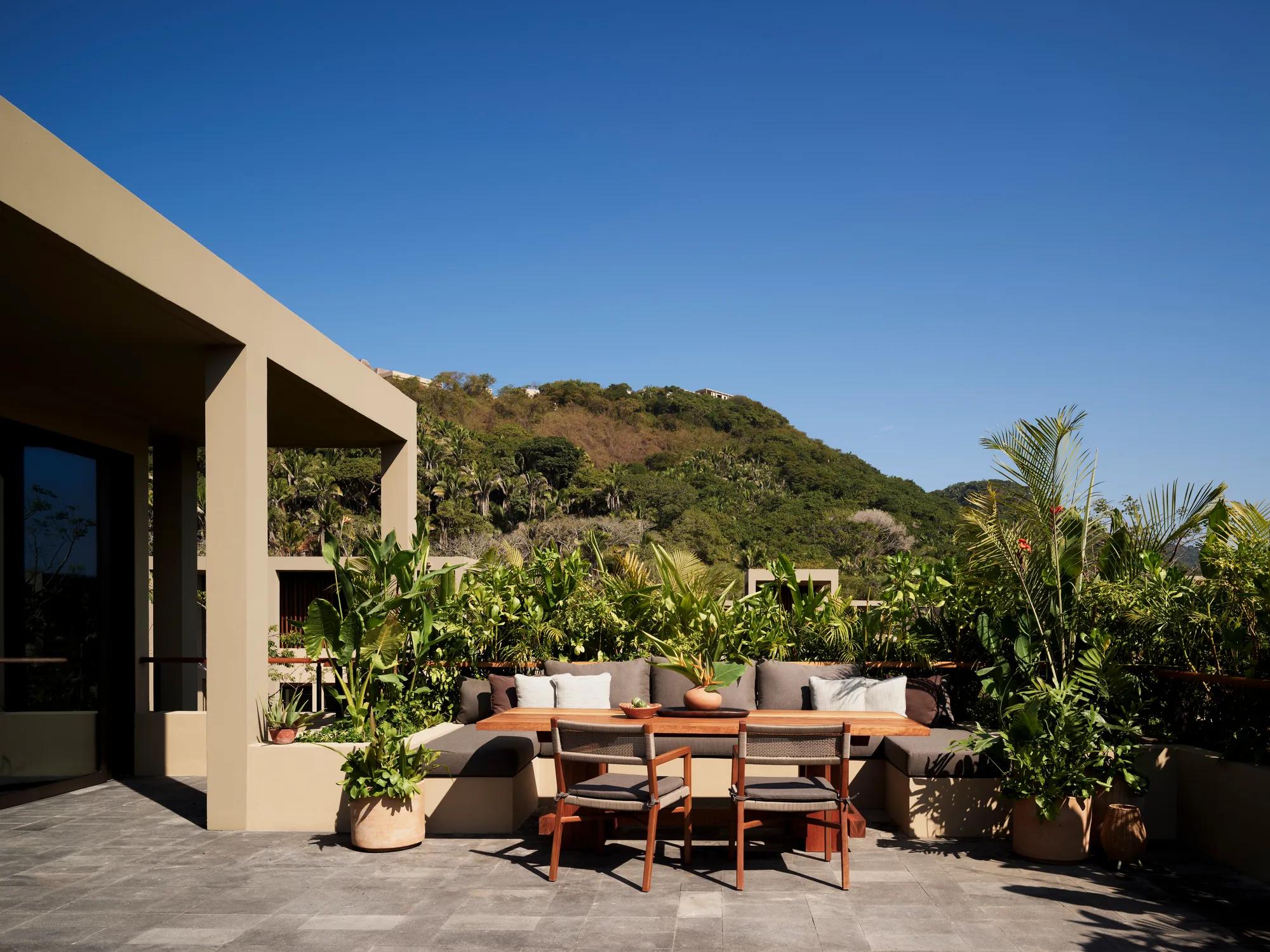 Facilities Suite Flatland Rooftop Studio Suite Terrace with Mountain View