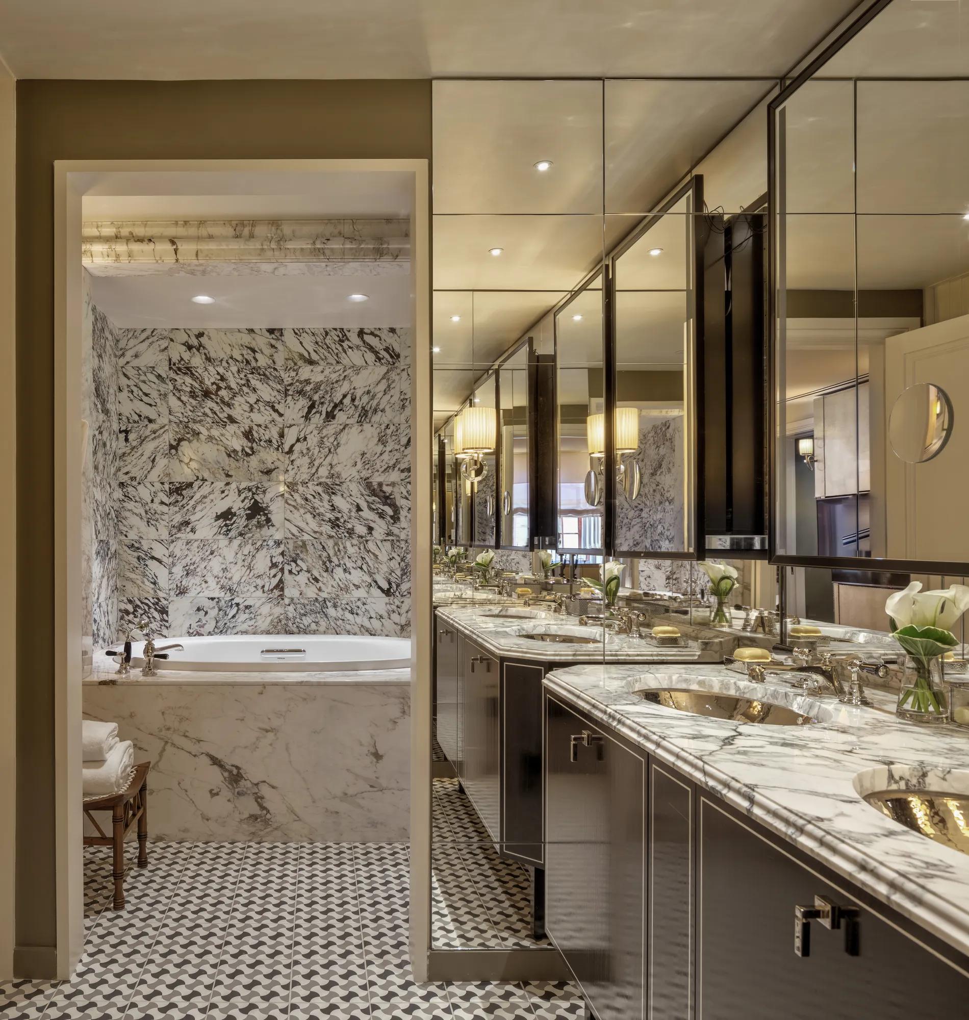 Accommodations S M CarlyleSuiteBathroom