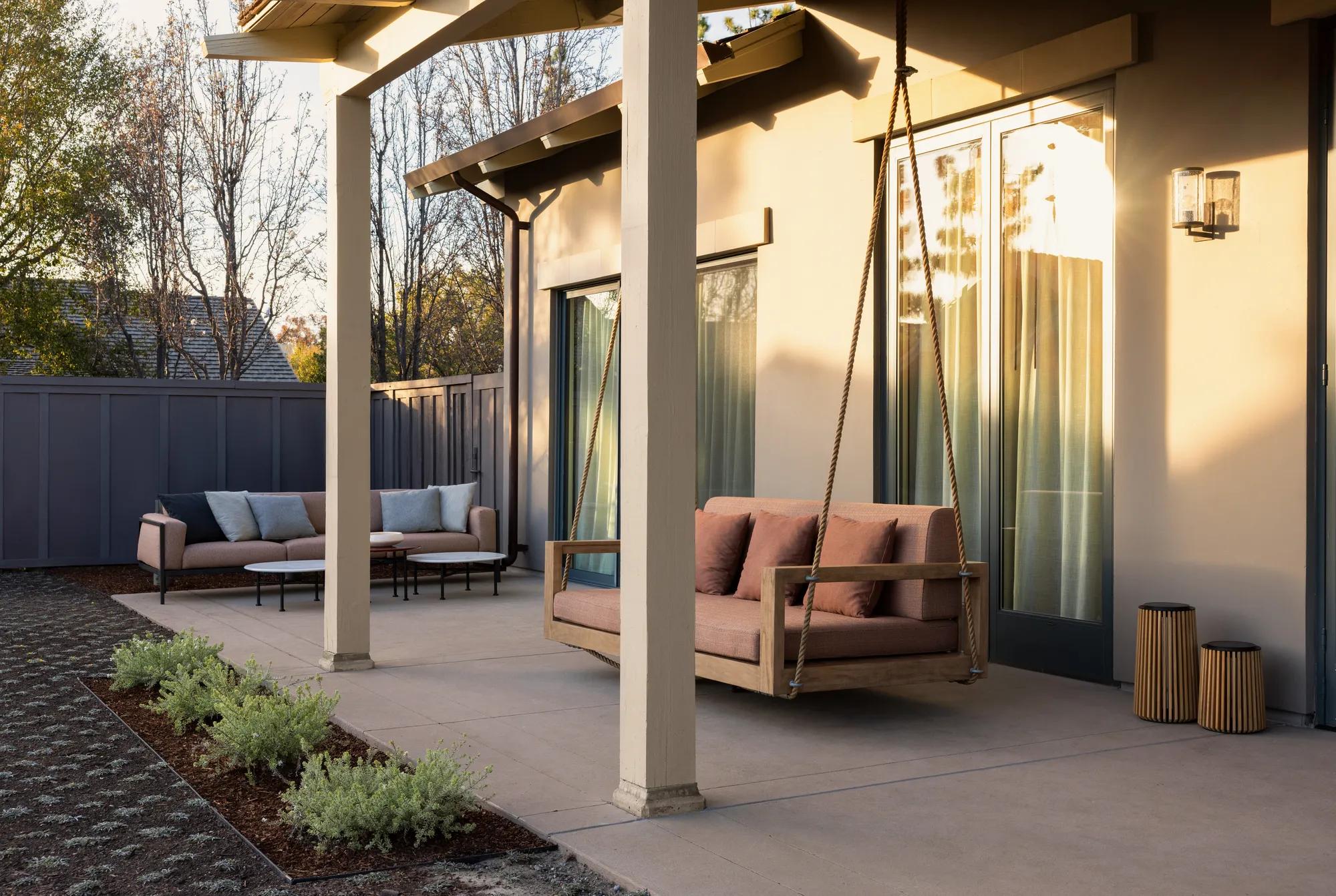 FACILITIES RESIDENTIAL VILLAS RESIDENCES SUMMIT HOUSE BACKYARD