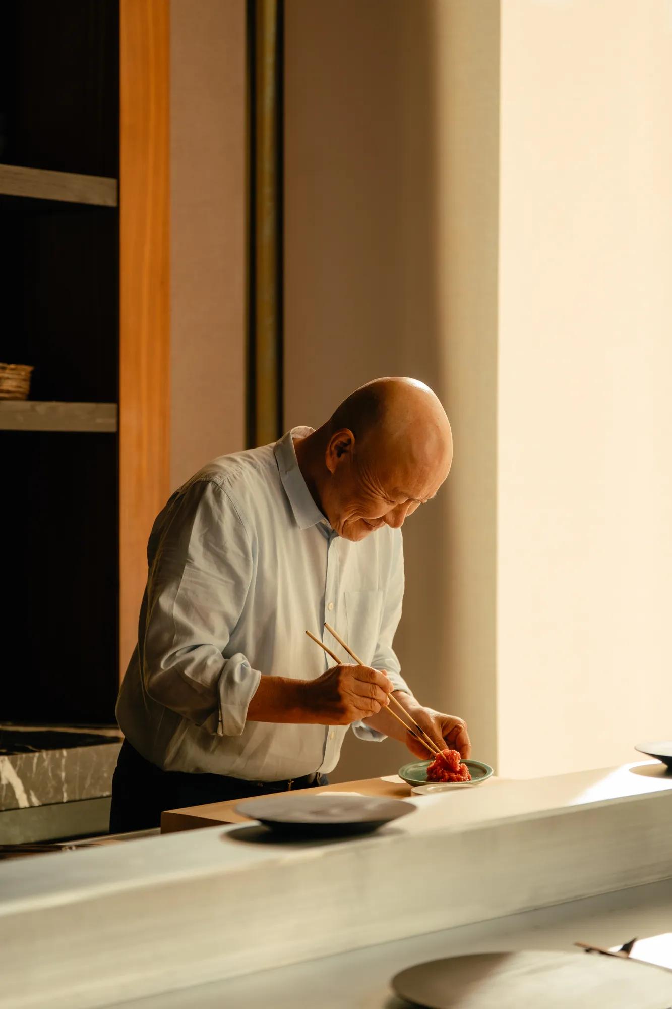 Chef Masayoshi Takayama preparing sushi 