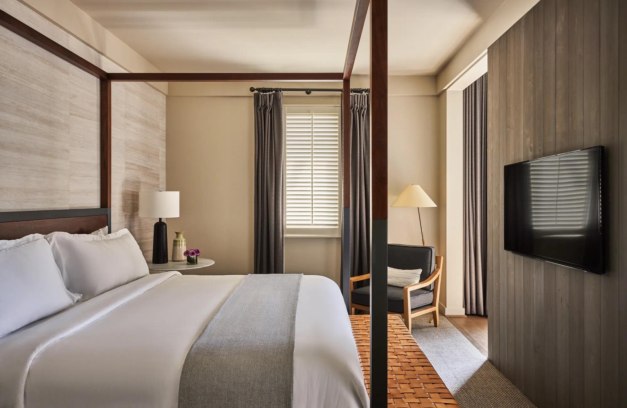 Rooms AccommodationsRosewood Executive Suite Bedroom