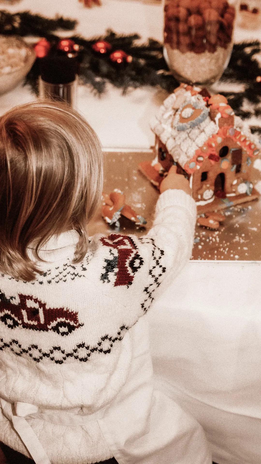 Experience GingerbreadHouse Baking