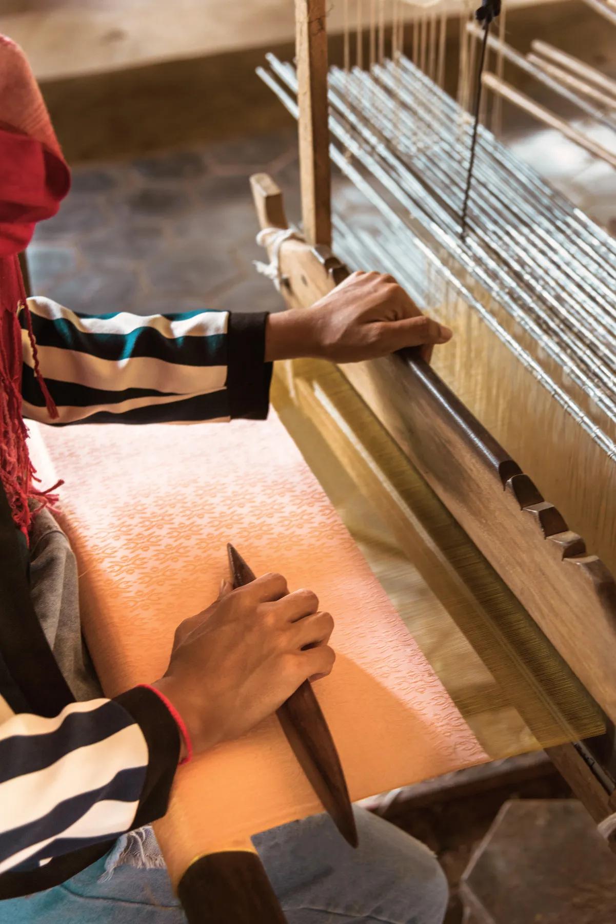 RWPPN_Destination_LifeStyle_Making_Silk