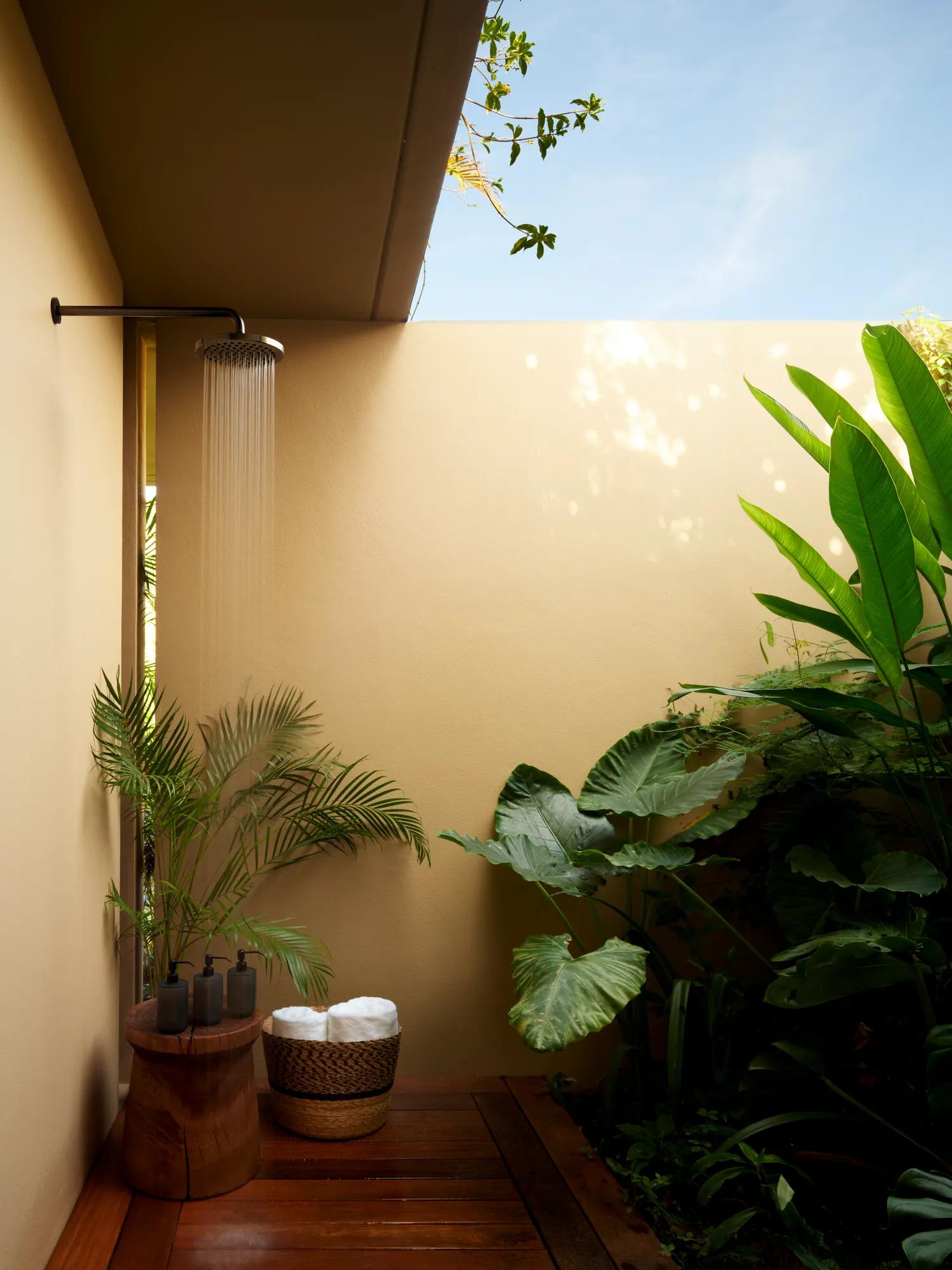 Facilities Suite Flatland Studio Suite Queen Outdoor Shower