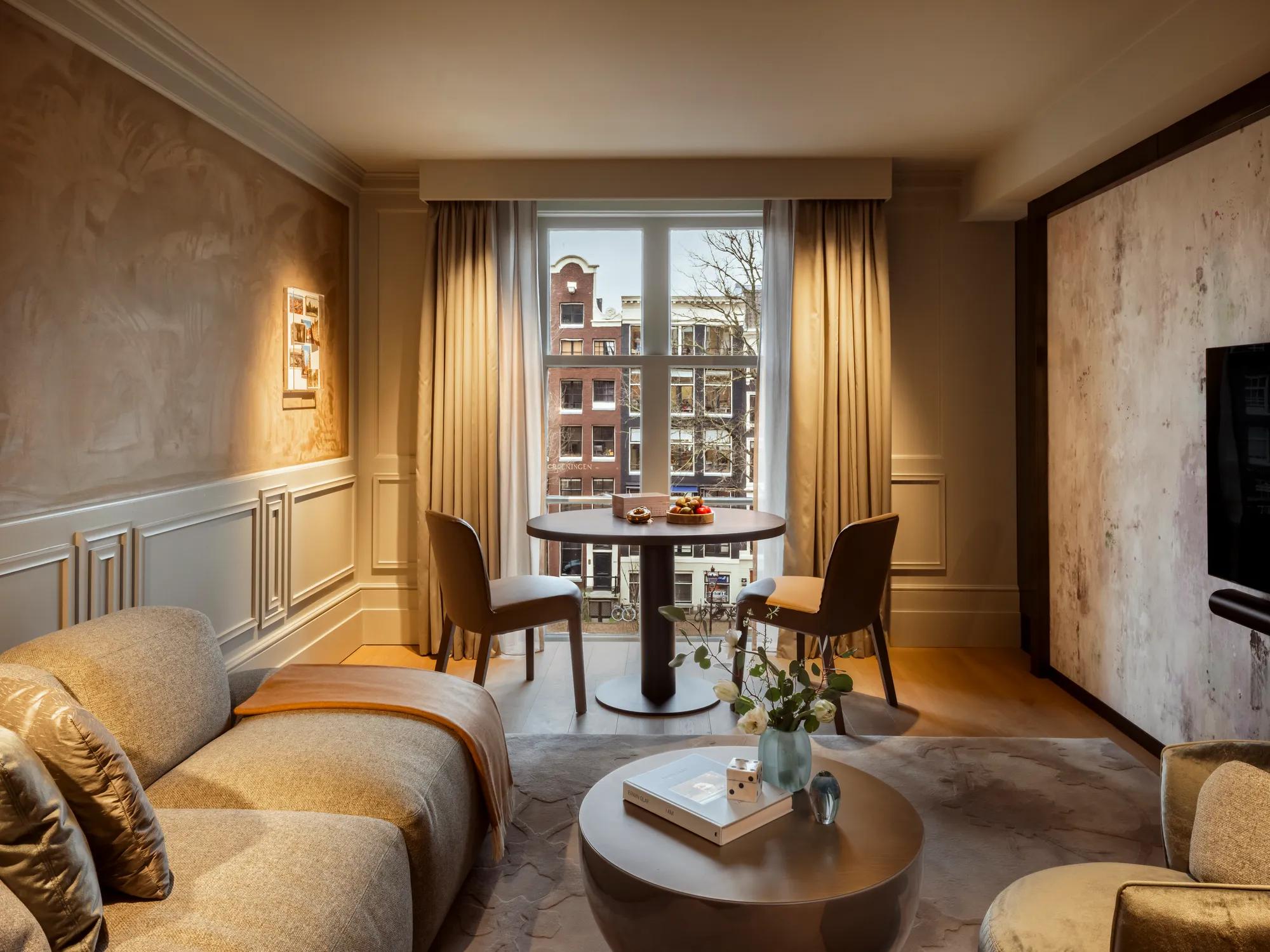 Facilities Suites Canal View Executive Suite 339 Living Room