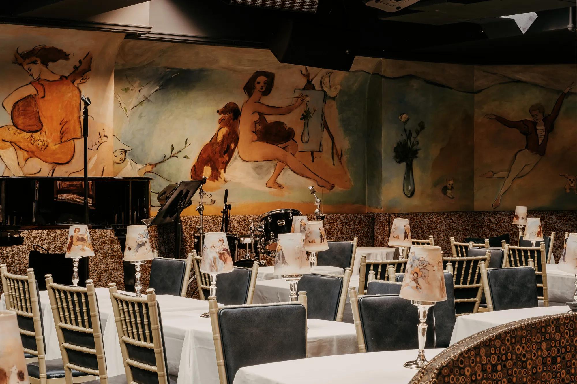 Live music has always been a part of The Carlyle, and Experience world-class artists—from Broadway stars and cabaret legends to jazz greats—set against Marcel Vertès murals.