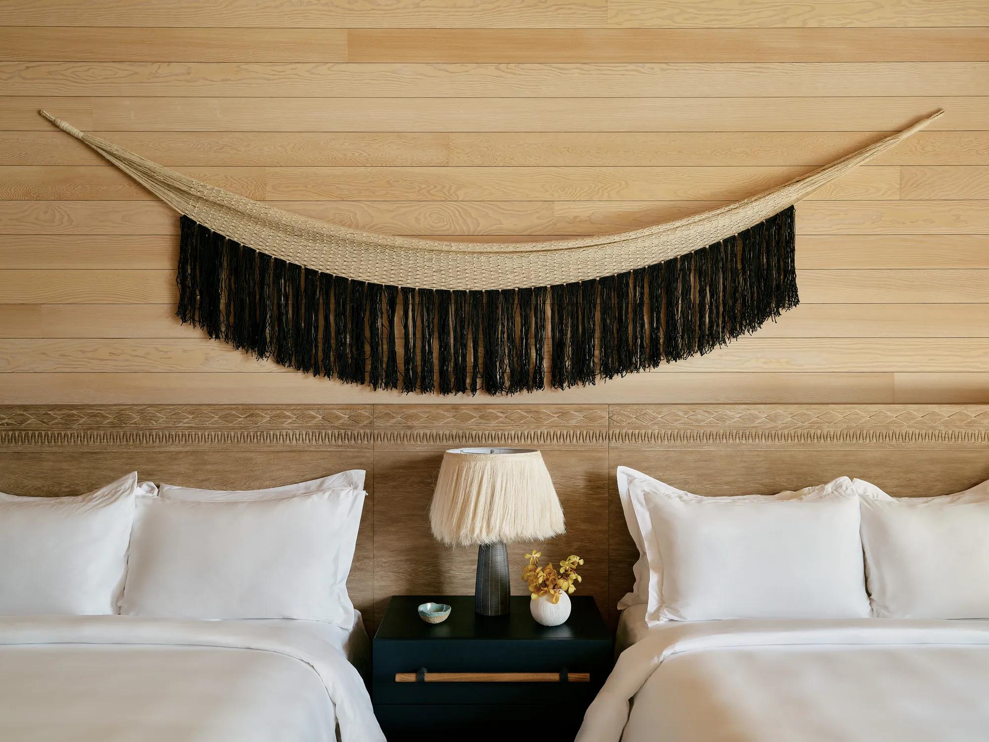 Kauhale Mountain View Queen Bed