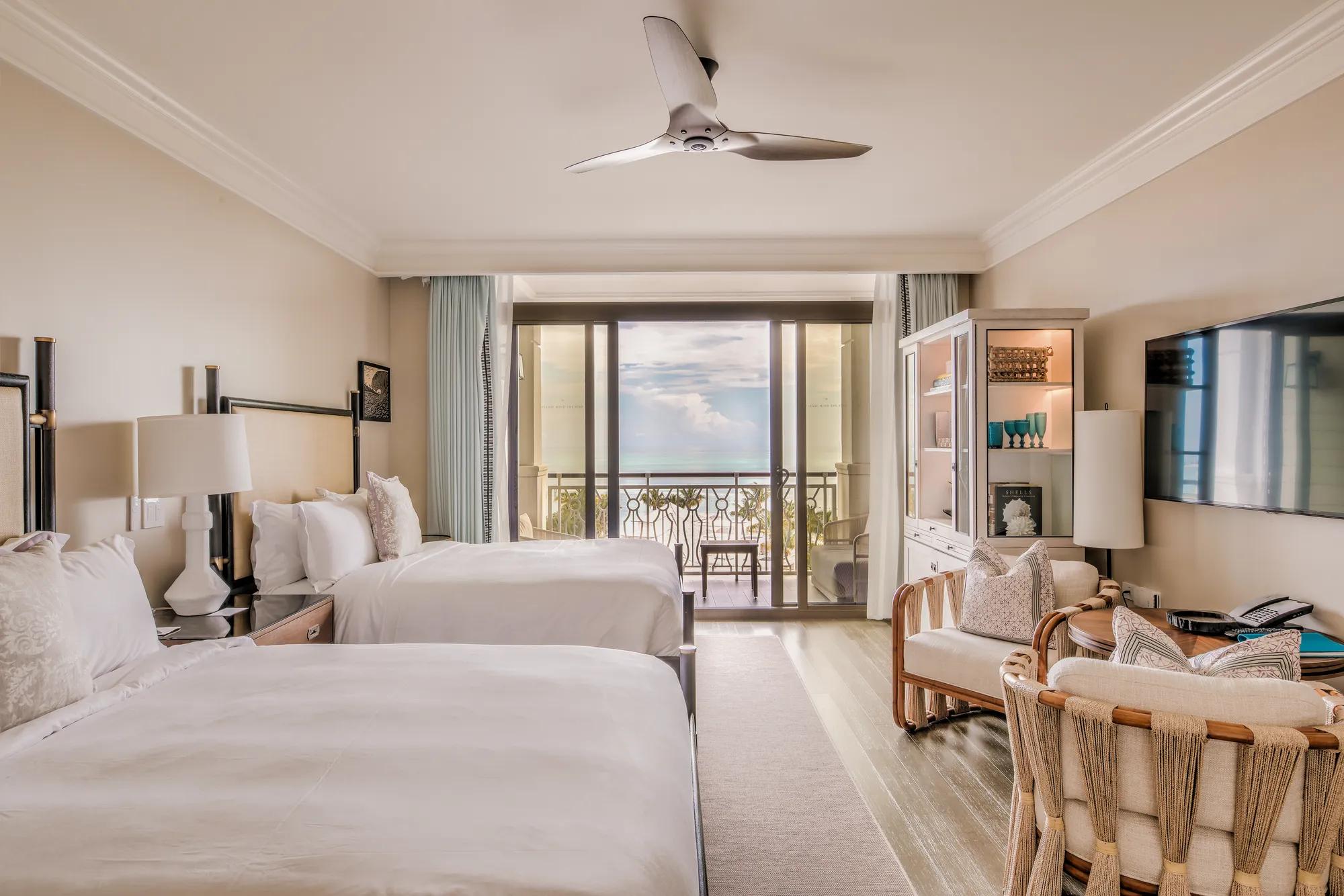 RoomsAccommodations S M DeluxeRoom Queen 1