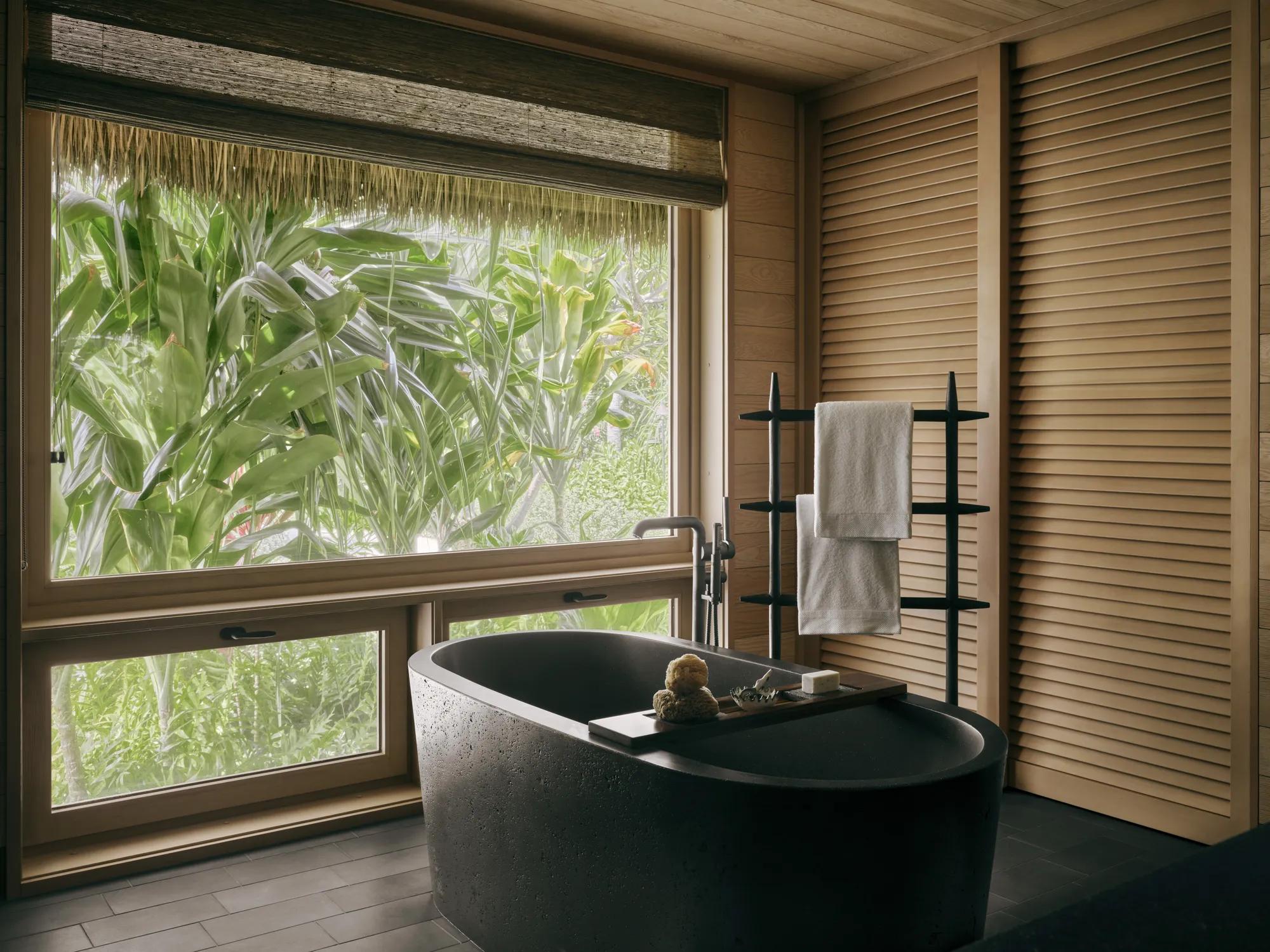 Kauhale Beach Front Bathroom