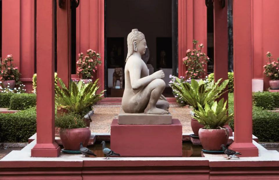 RWPPN_3-0_Brand-com_Assets_Experience_Family_Urban_Tales_Treasure