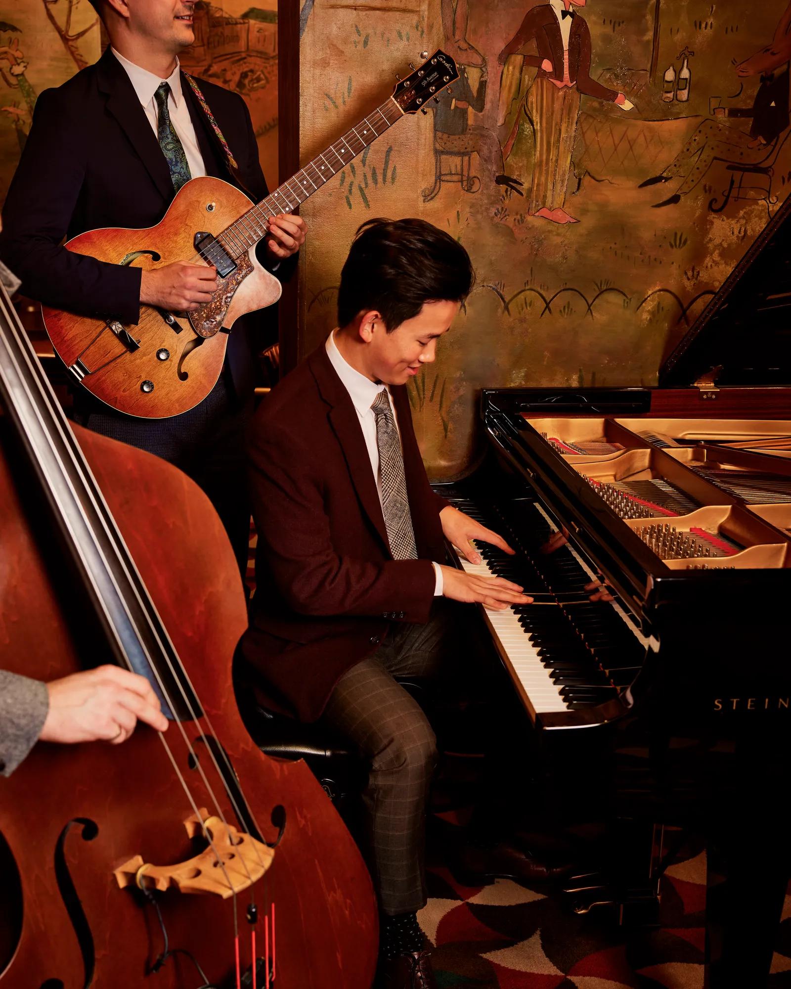 Live jazz trio playing music at Bemelmans bar in New York City. 