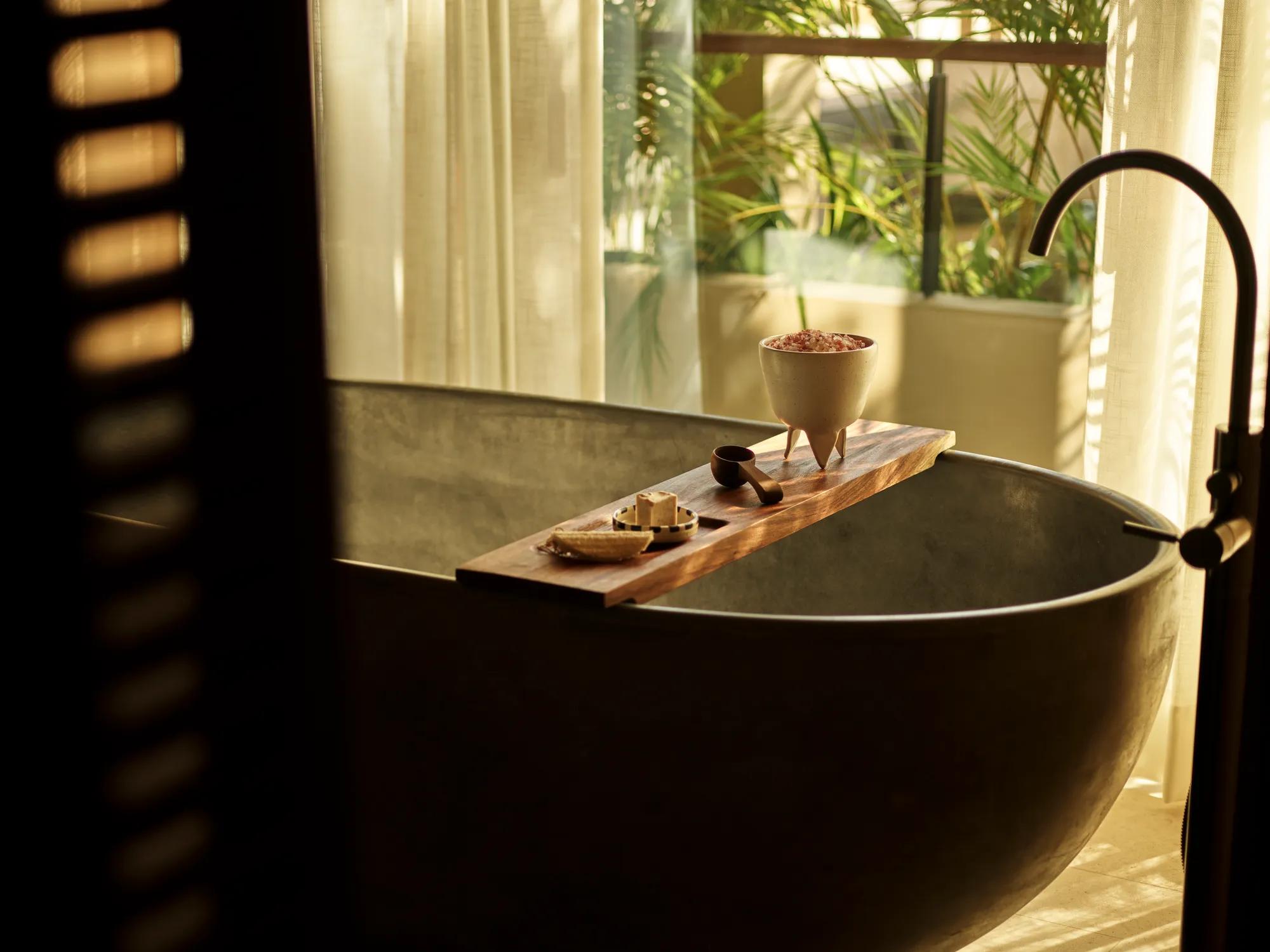 Facilities Suite Premier Beachfront Studio Suite Bathroom Tub