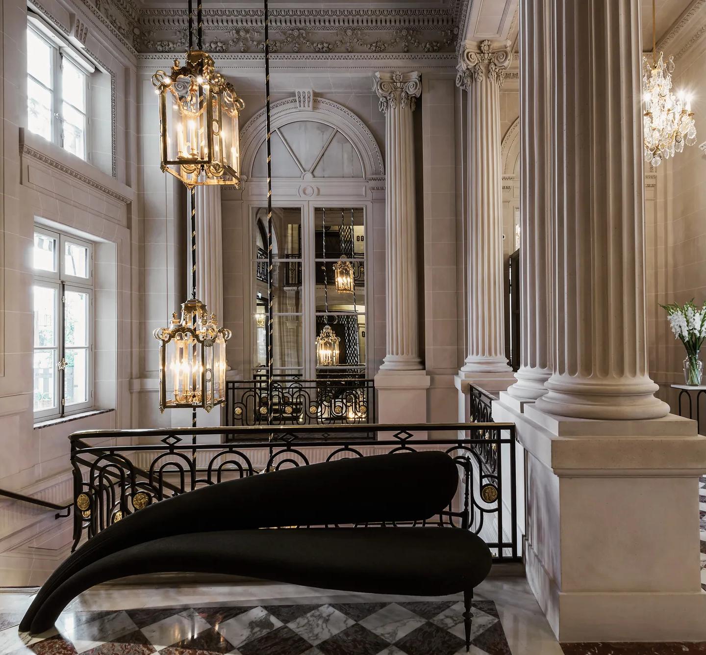 group-offer-public-staircase