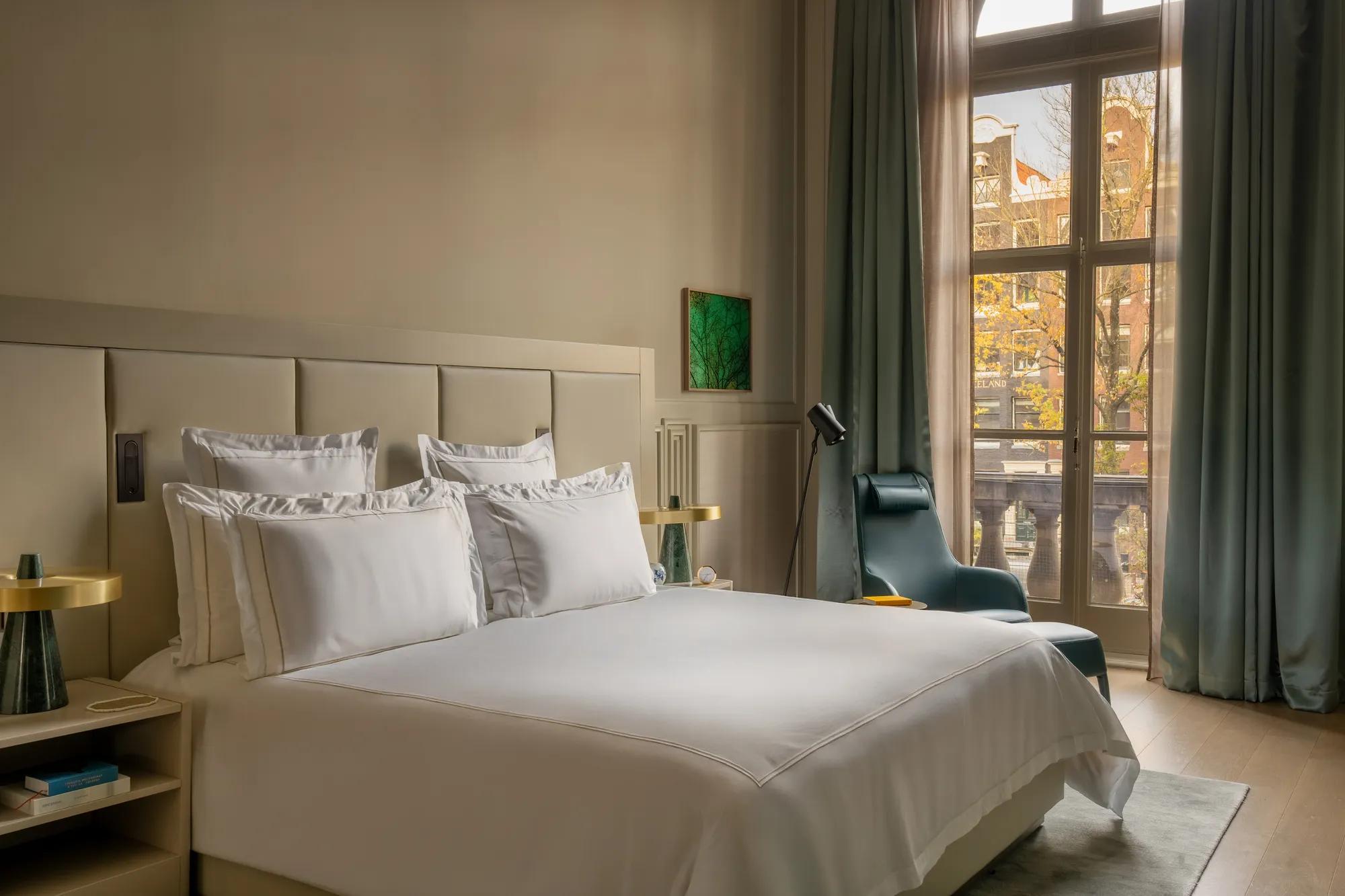 Canal View Signature Suite