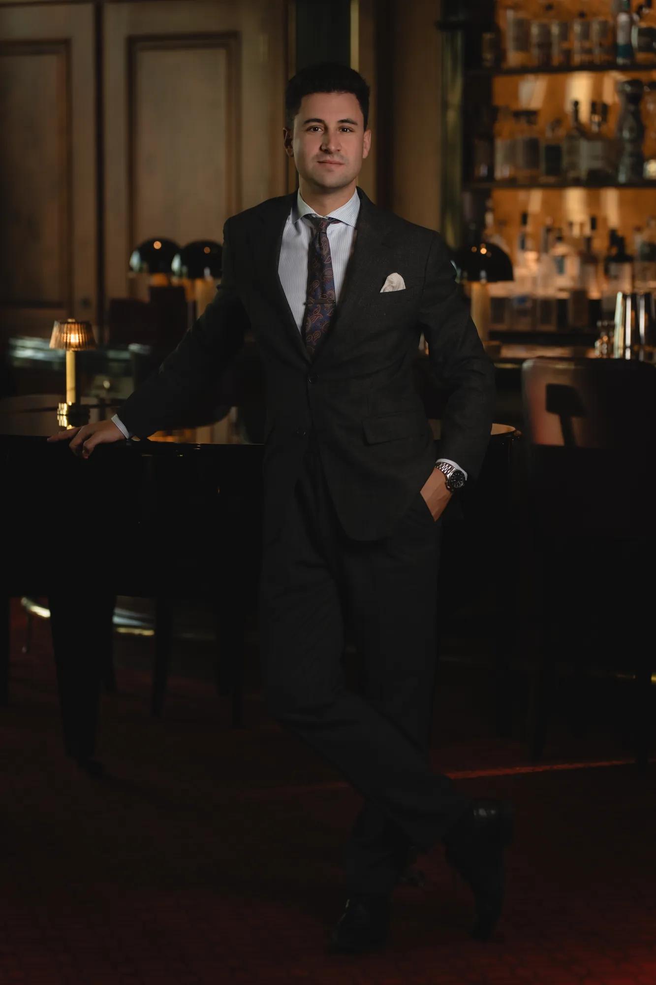 Associates Javier Abad Pascual