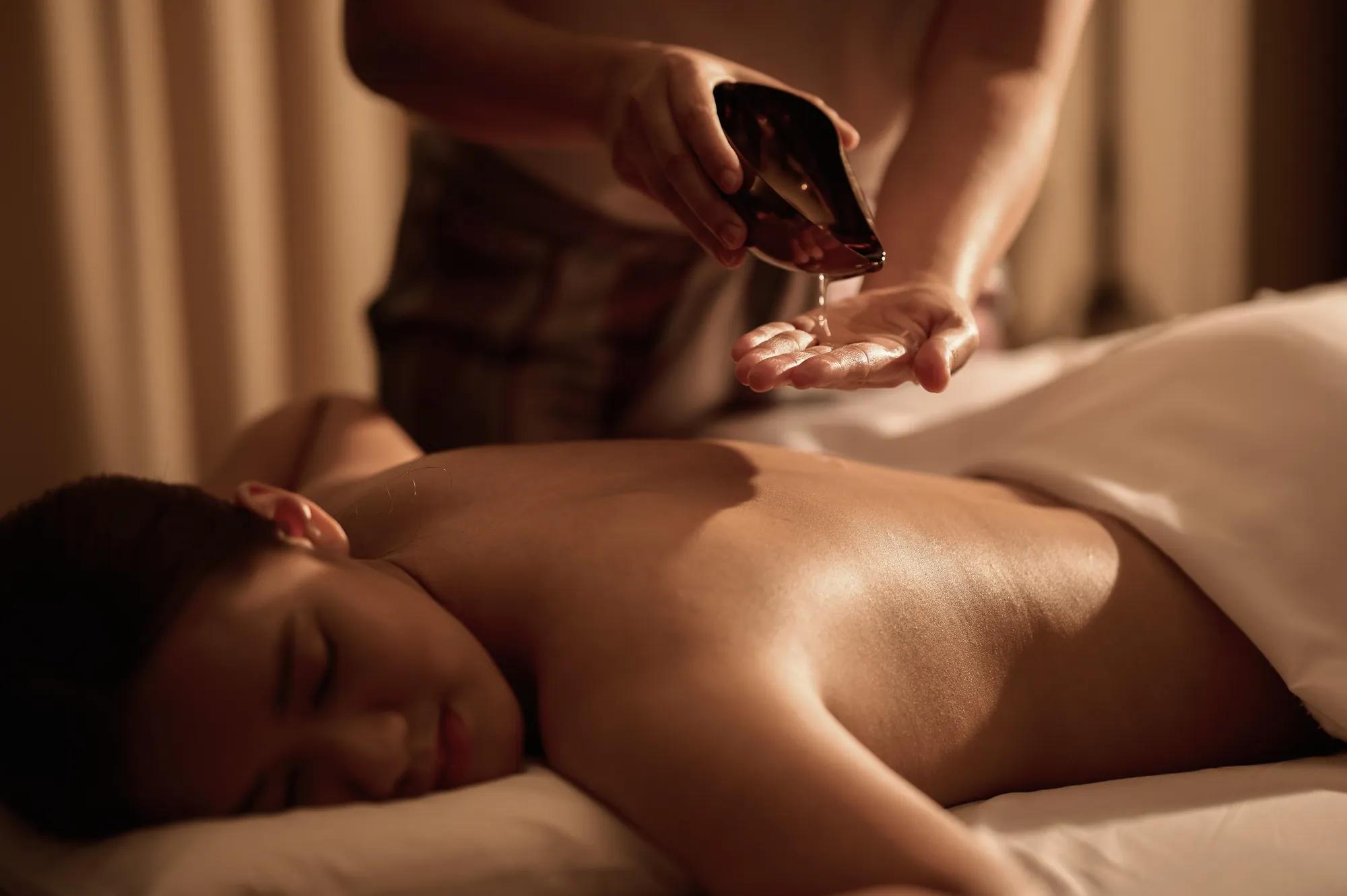 SENSE OF PLOEN MASSAGE - Warm Oil Massage