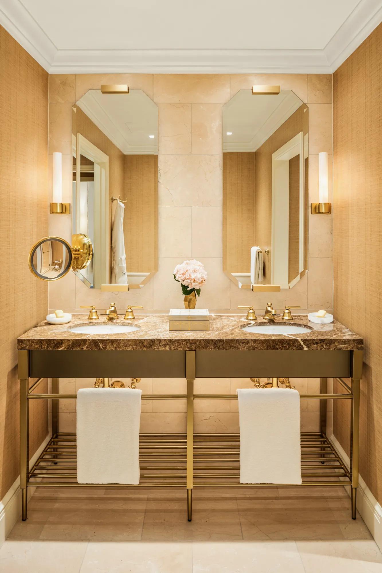 Room Premier Bathroom