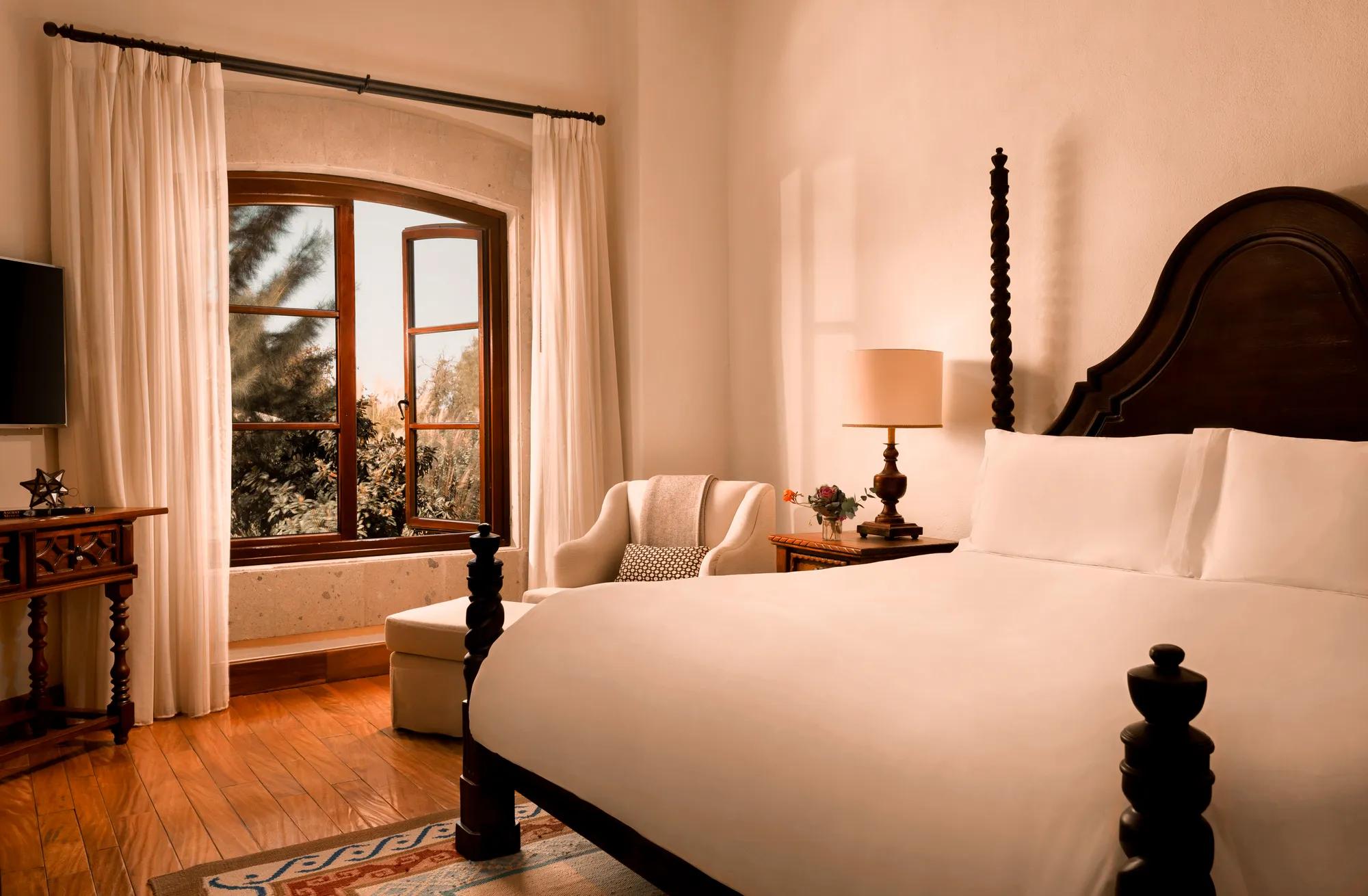 Colonial Suite King Bedroom