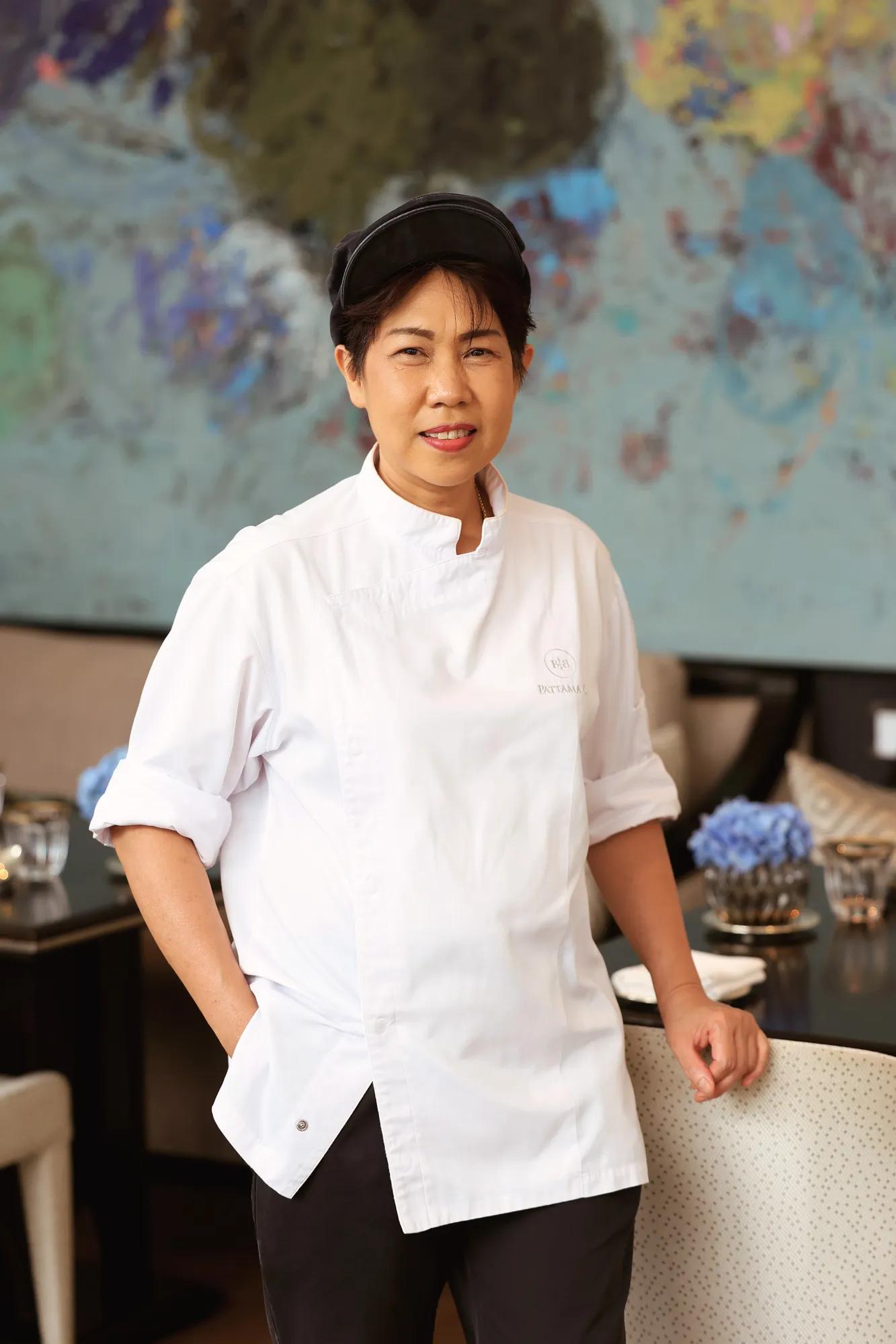 Associates Senior-Sous-Chef Mama-Bua