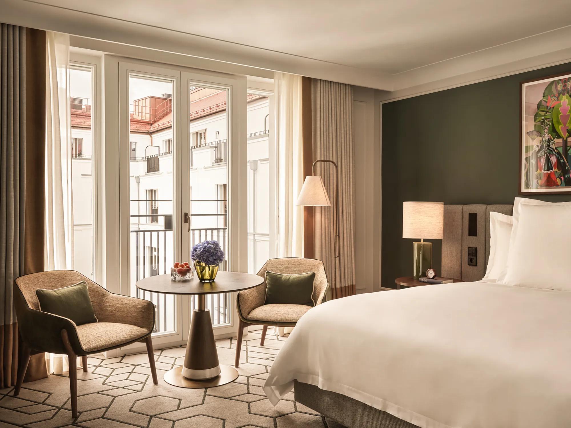 Rooms Deluxe Room Bedroom View Courtyard