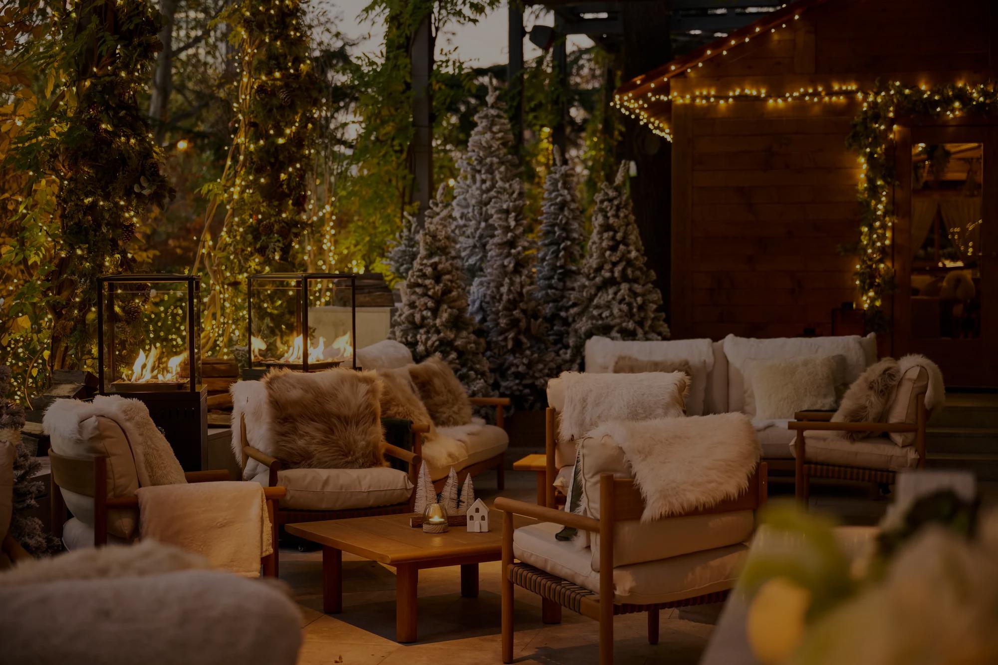 https://picasso.rosewoodhotelgroup.com/transform/e5399f74-b84c-49d3-8c59-b8866bc3996e/RWVMM_Facilities_Festive_Christmas_2025_8?io=overlay:box,color:black,opacity:40