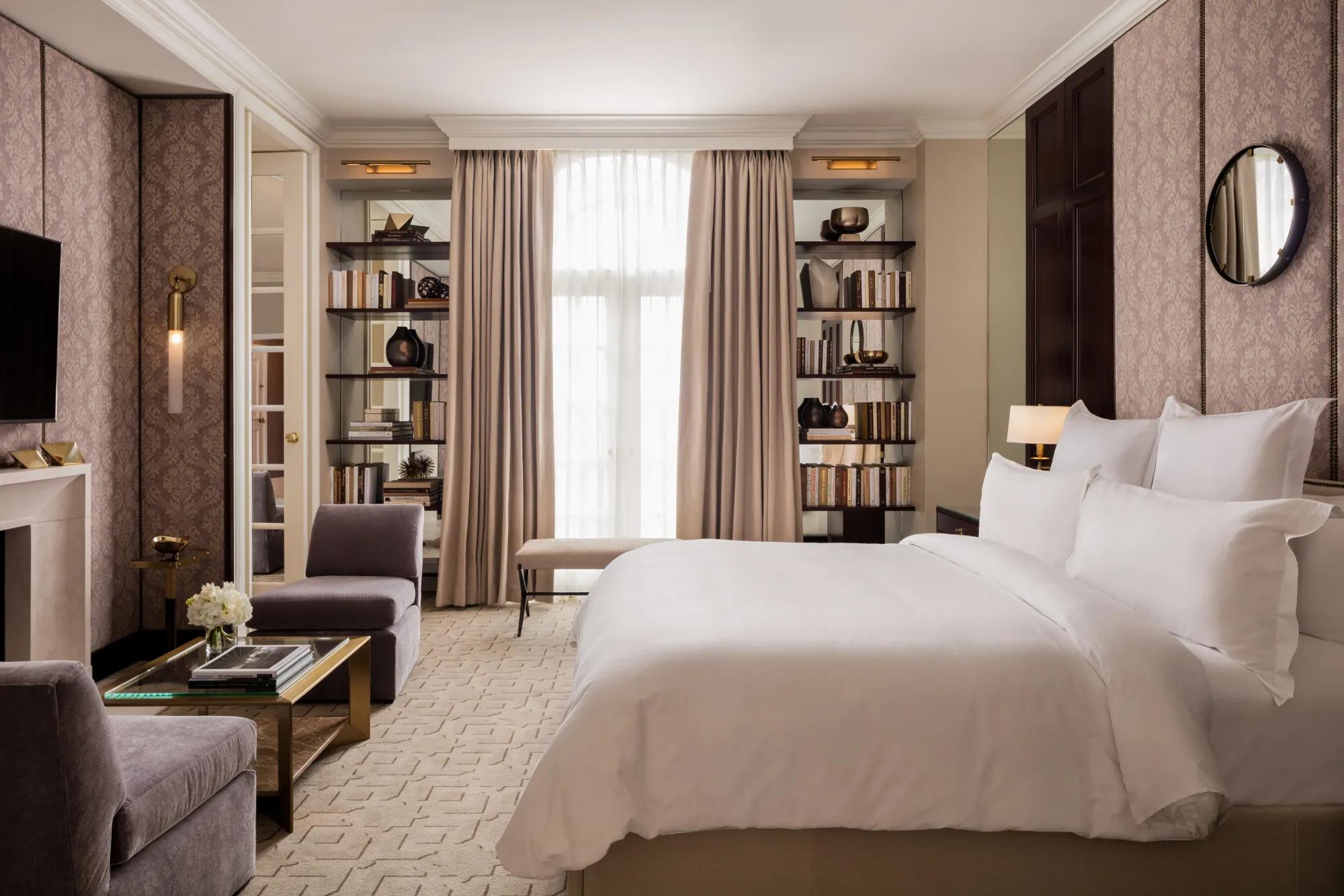 Room Manor Suite Bedorom