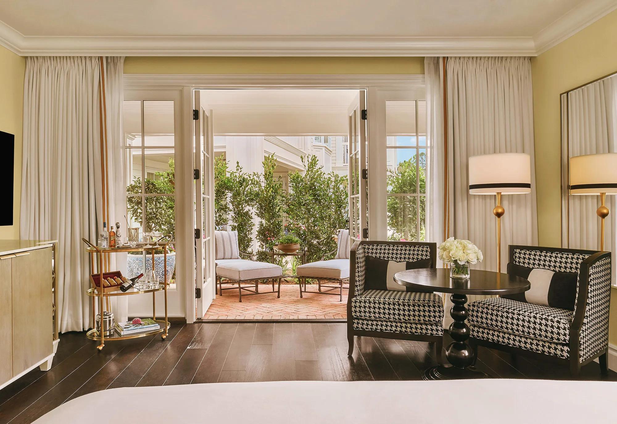 Accommodations BungalowKingSeatingArea