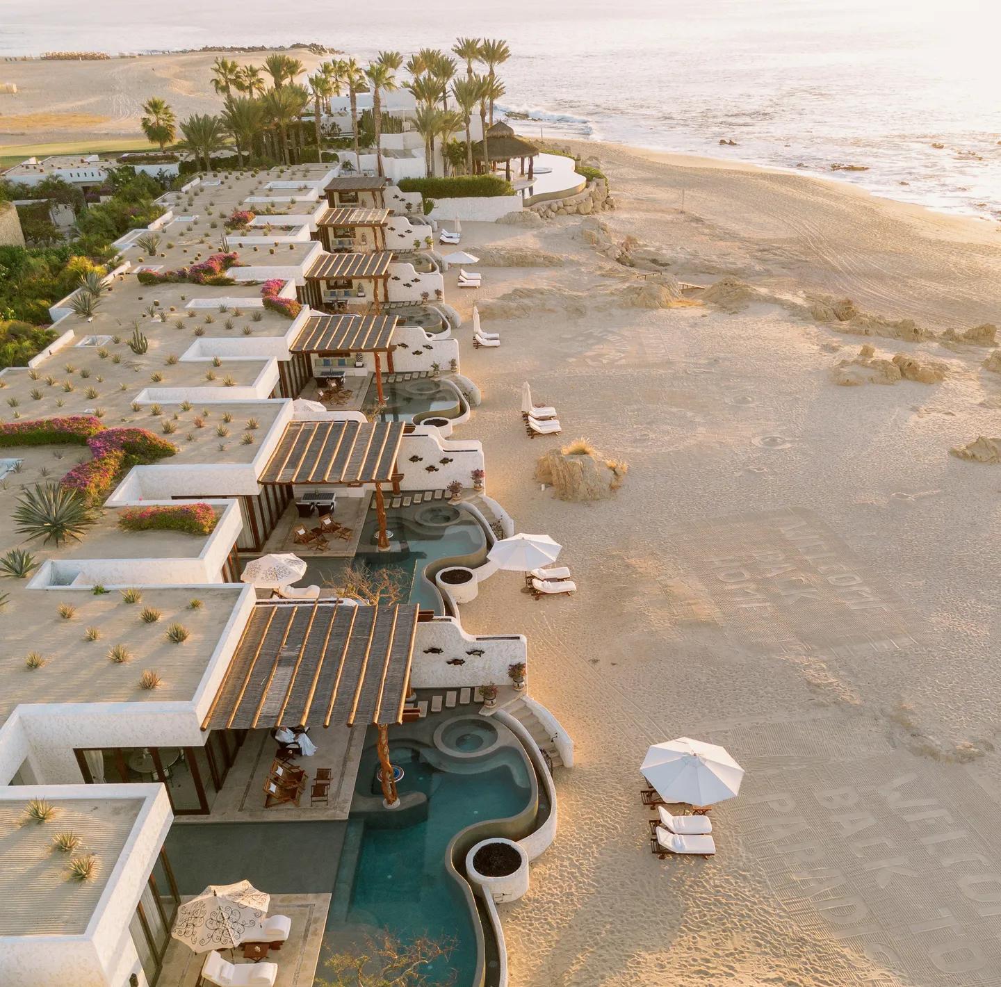 Private villa with Infinity beachfront pool