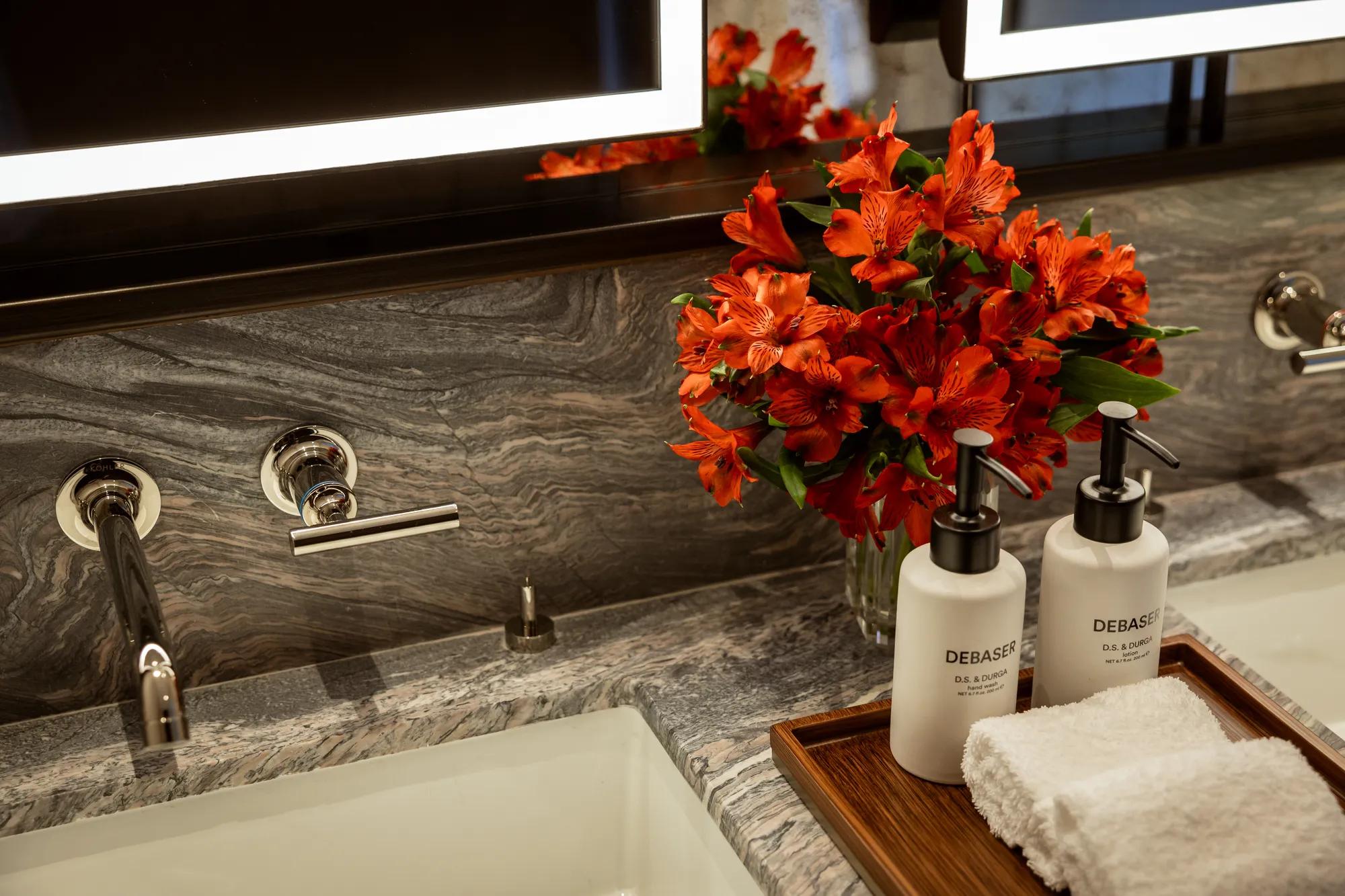 3Bedroom MasterBathroom 6373