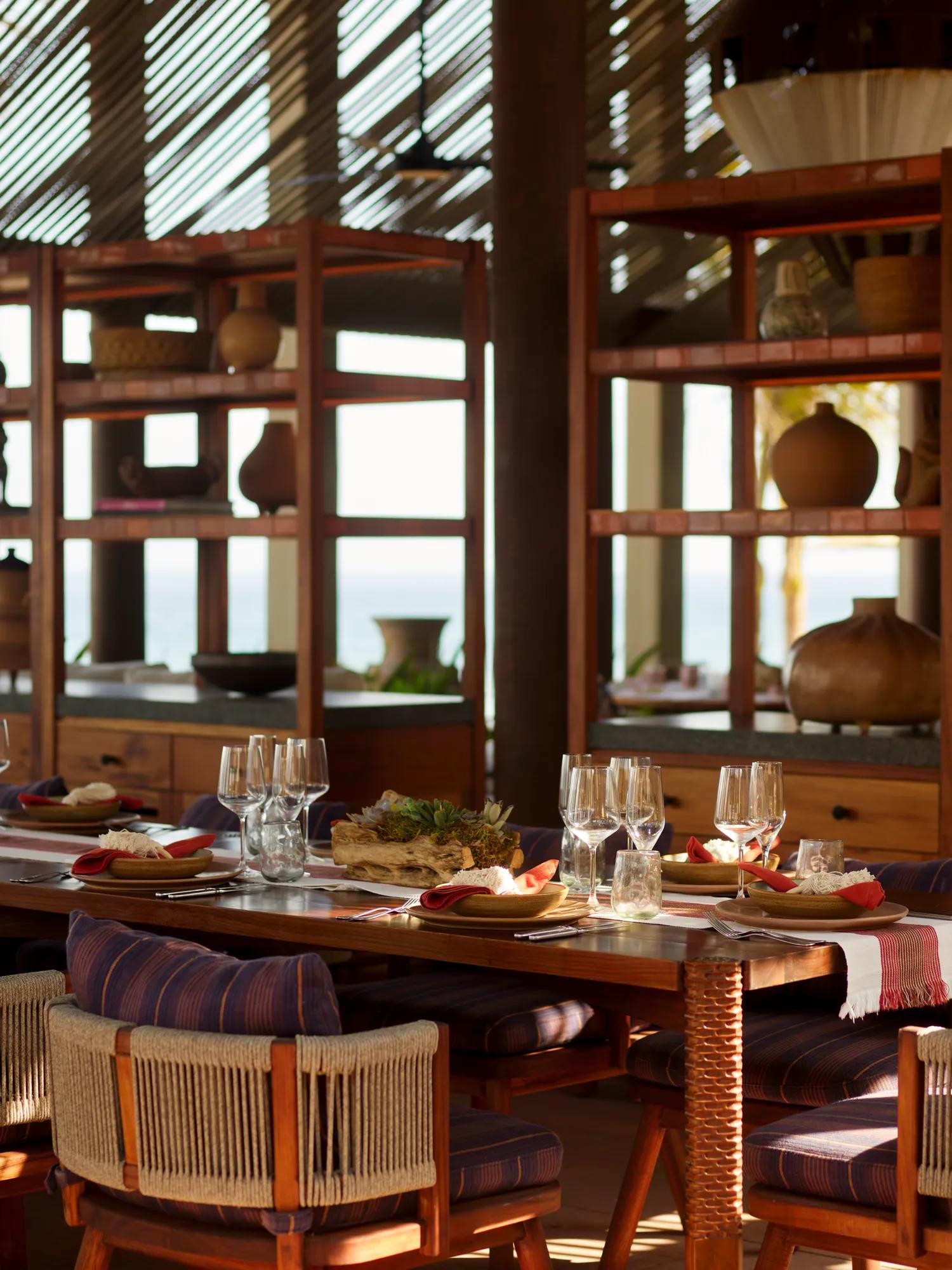 RWMDR_Facilities_Restaurants_La-Cocina_Beach-Pavillion_Communal-Table-3