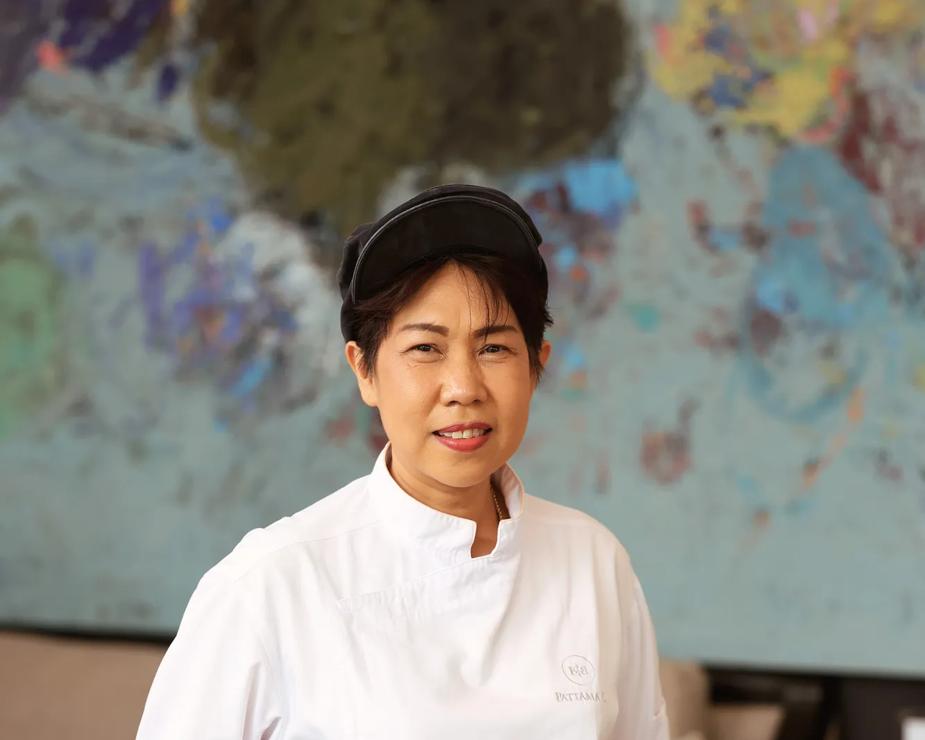 Associates Senior-Sous-Chef Mama-Bua