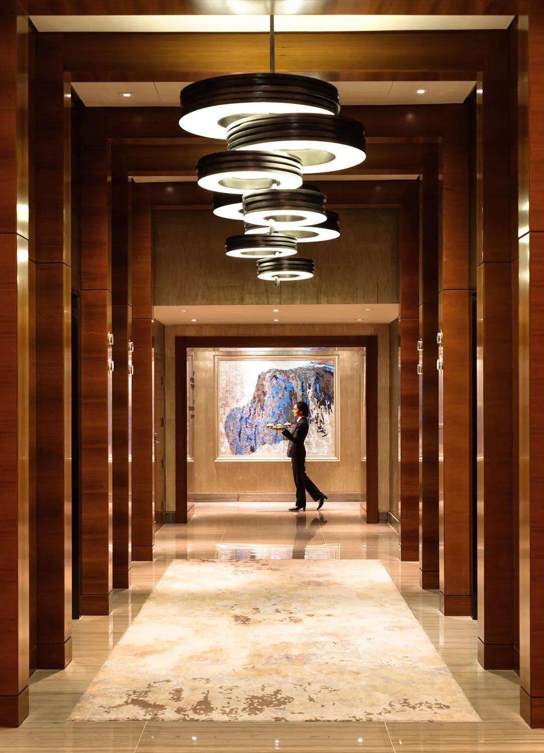 Lobby Butler 1665744