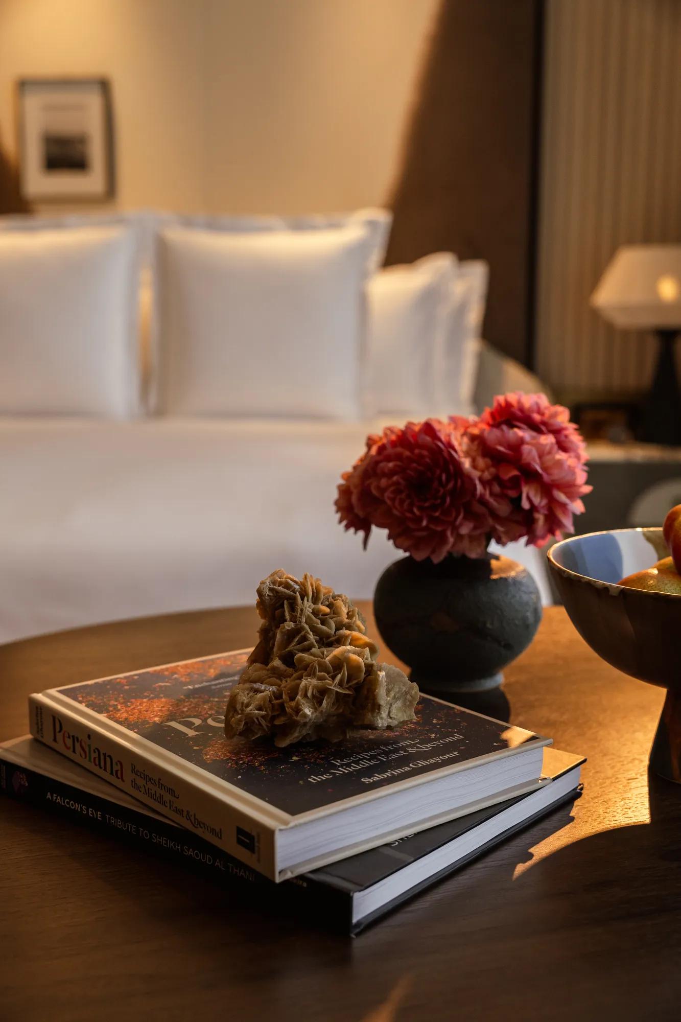 Room DeluxeRoom Bedroom Details 0604