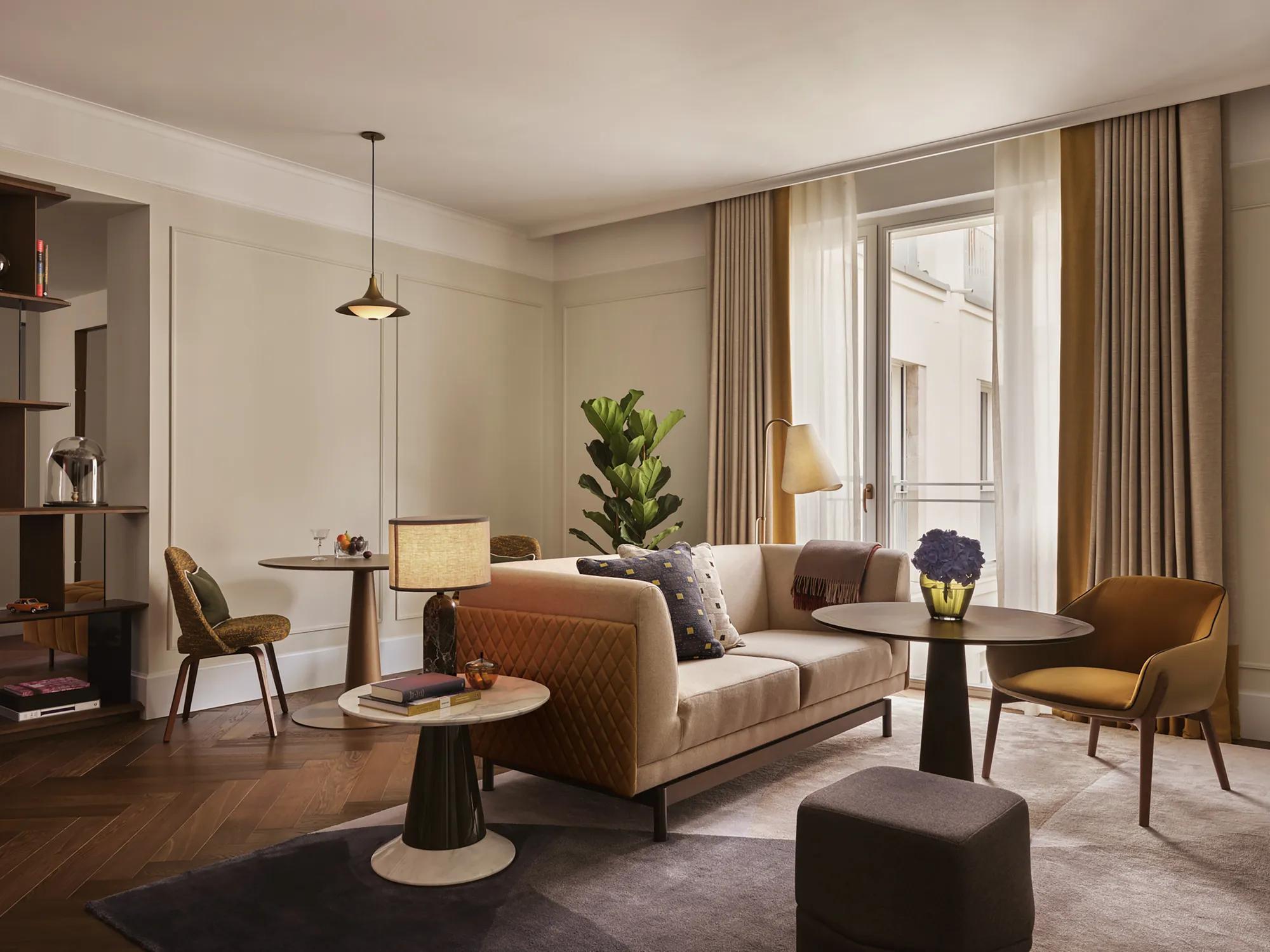 Room Suites Grand Premier Suite Livingroom