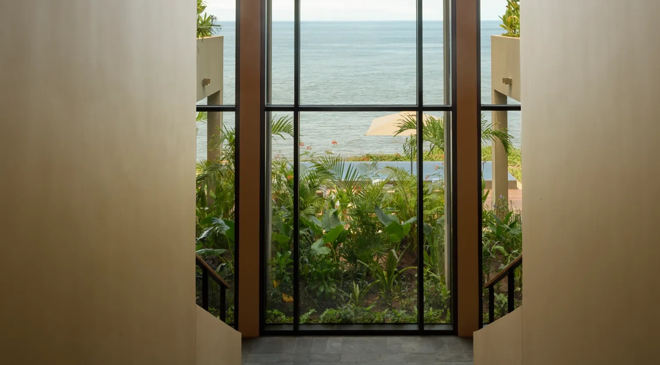 Suite Panoramic Sunset Oceanfront Suite Stairway Window