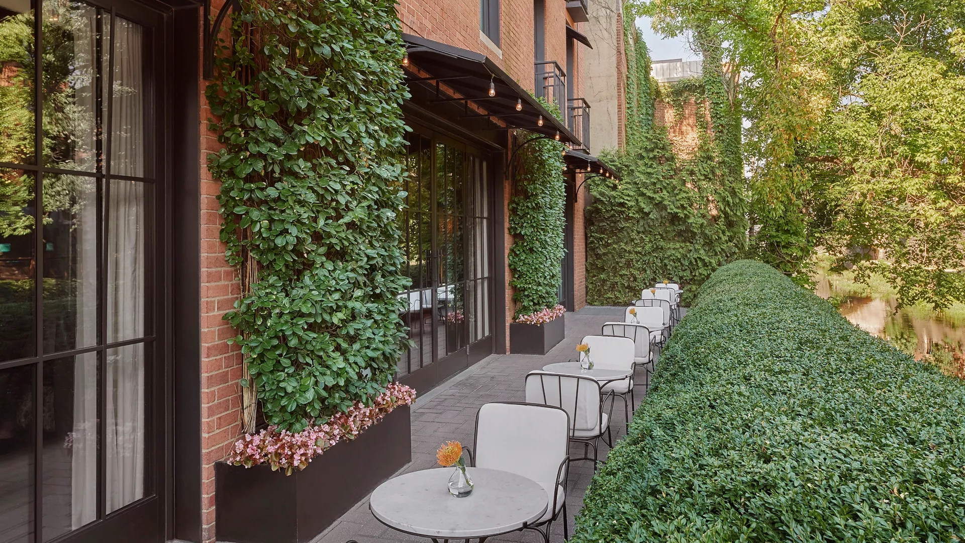 CUT DC by Wolfgang Puck patio
