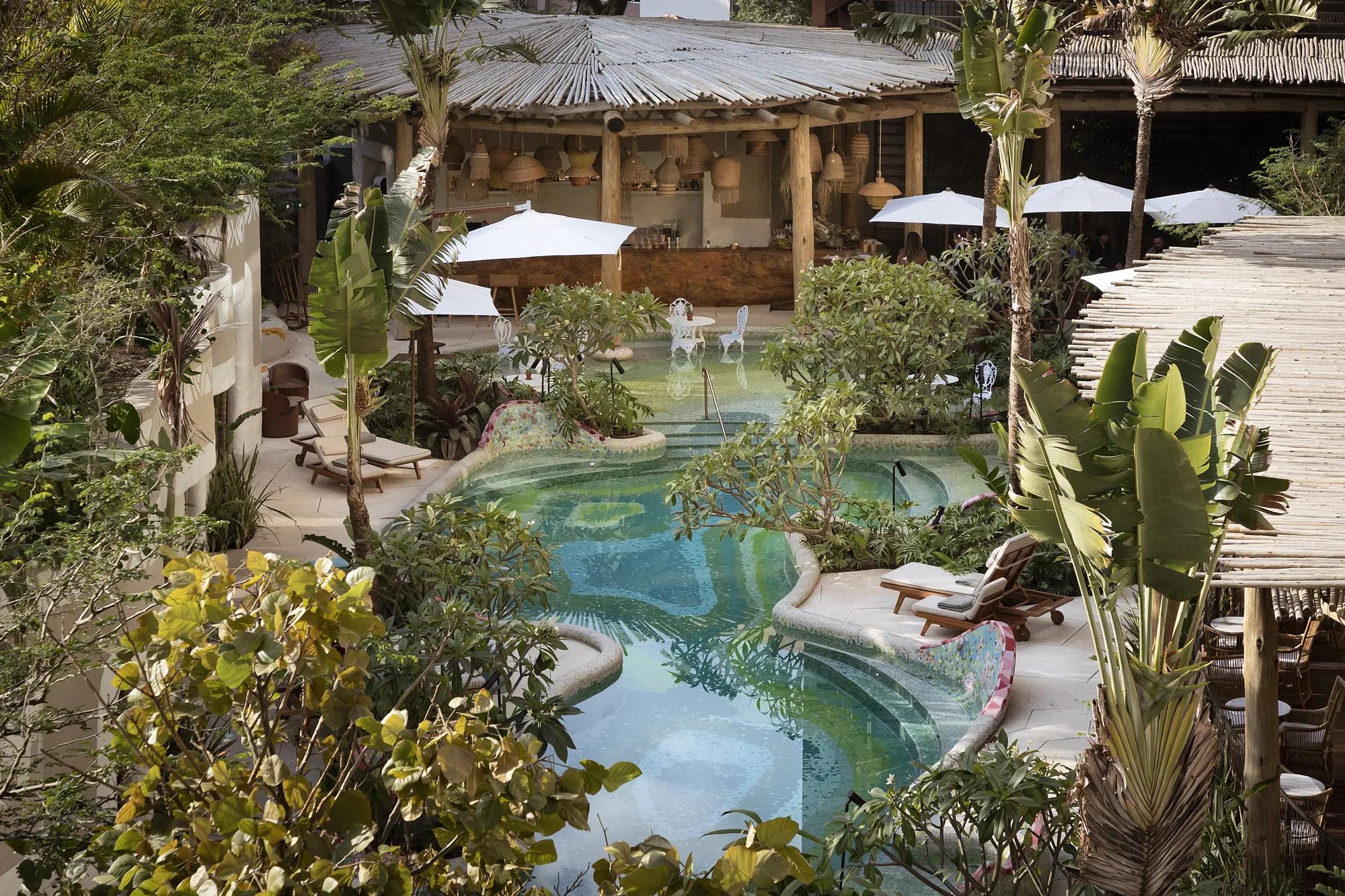 An image of the Emerald Pool & Bar at Rosewood São Paulo.
