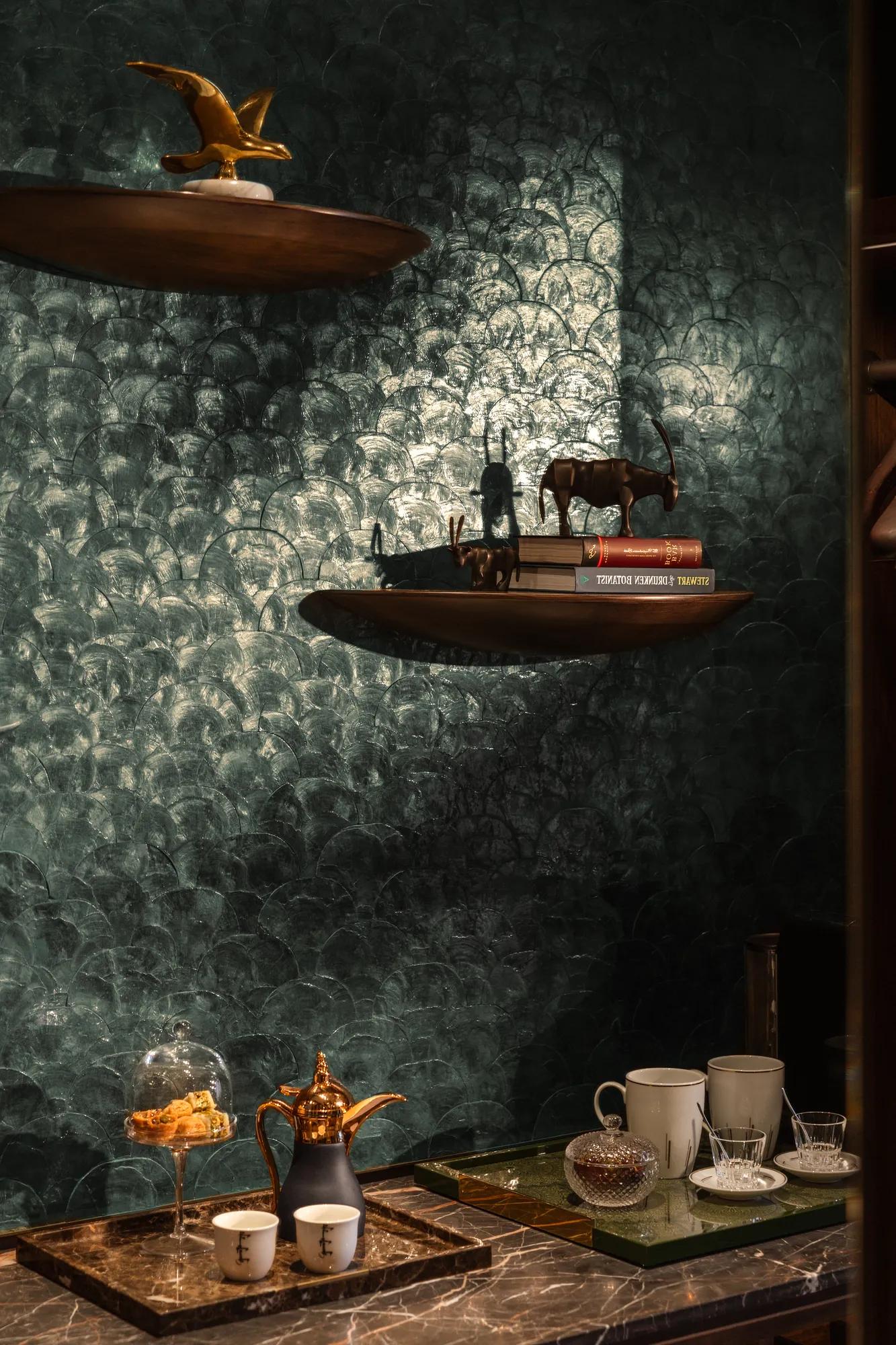 DeluxeRoom PersonalBar Details