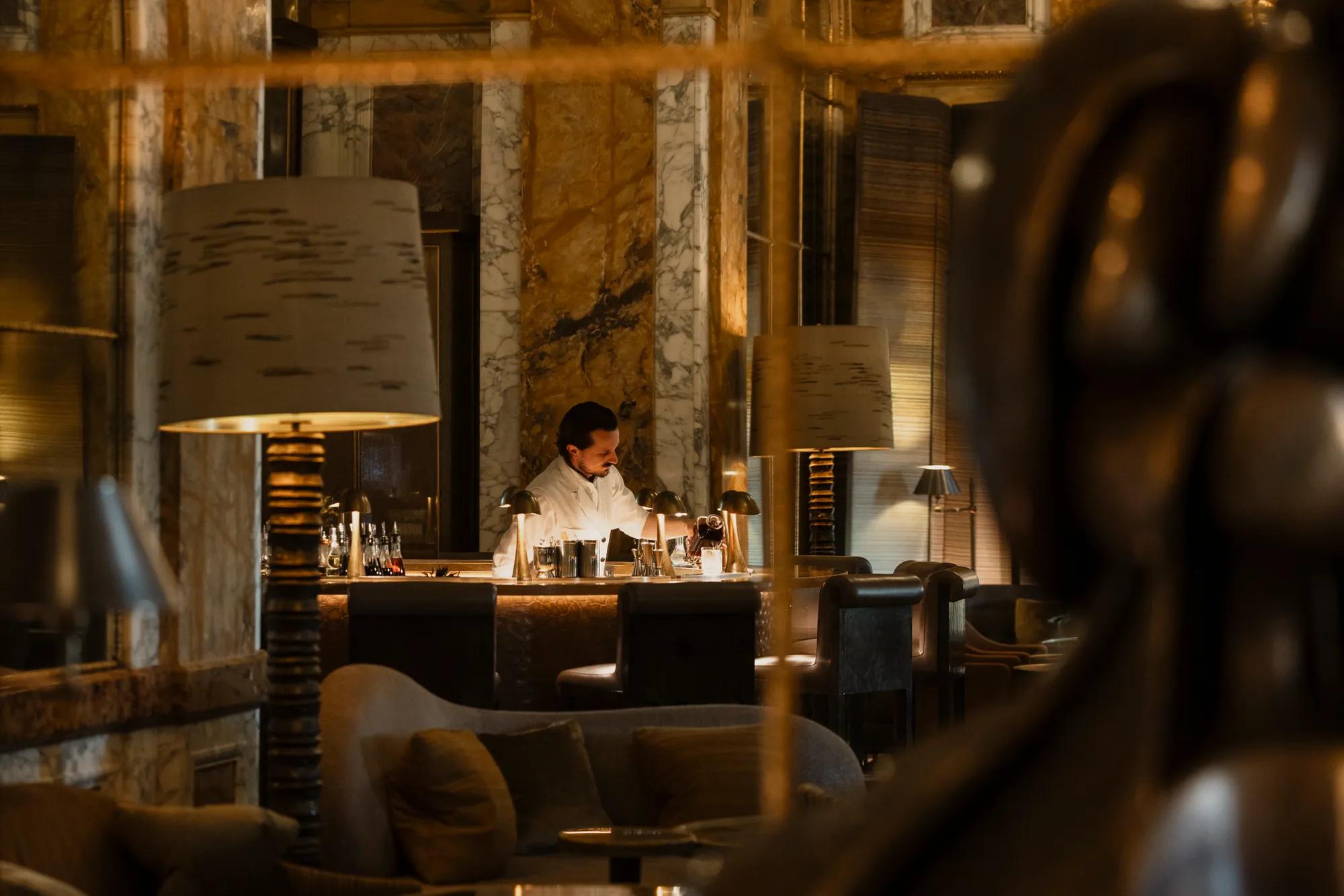 Bar Les Ambassadeurs atmosphere