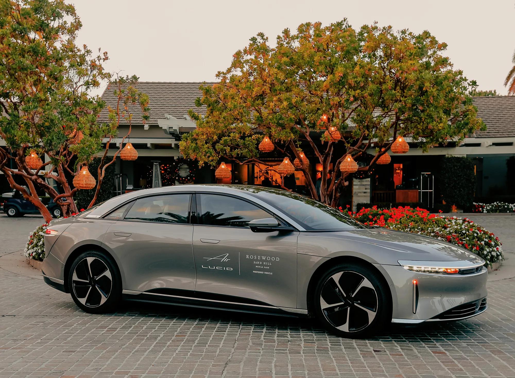 Exterior LucidMotors HotelCar